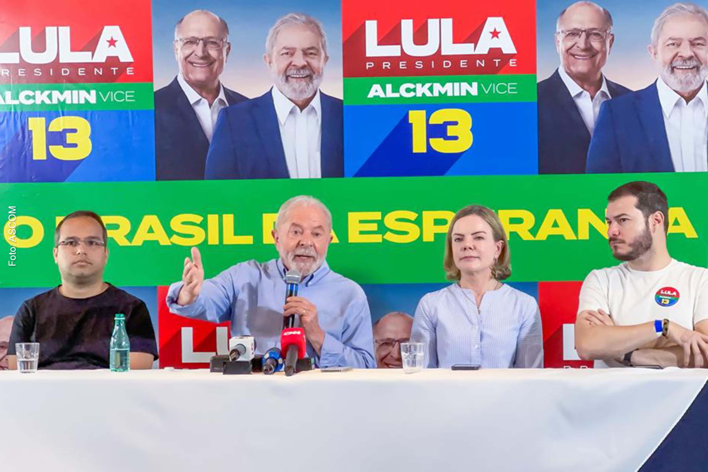 Em entrevista coletiva no Rio de Janeiro (RJ), presidenta nacional do PT diz que momento nunca visto no processo eleitoral é vergonhoso e precisa ser denunciado.