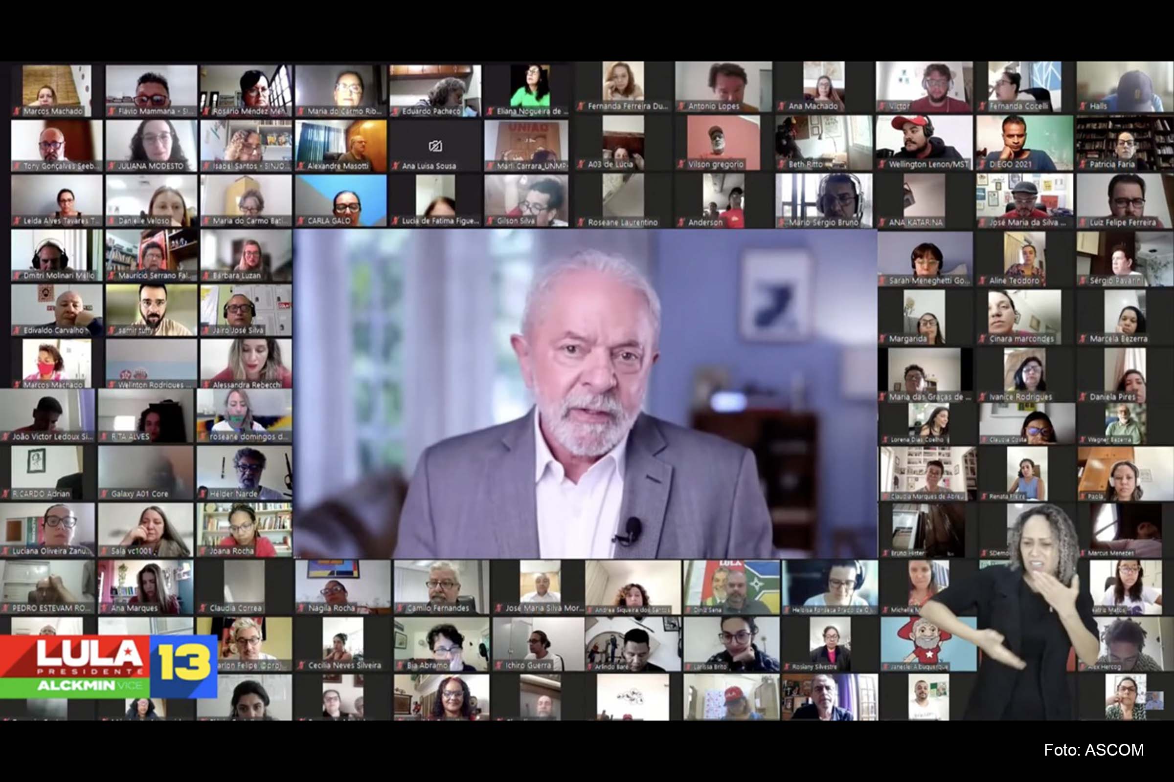 Em encontro com comunicadores, ex-presidente Lula defende a disseminação da verdade, propostas e legado do que já foi feito em seus governos.