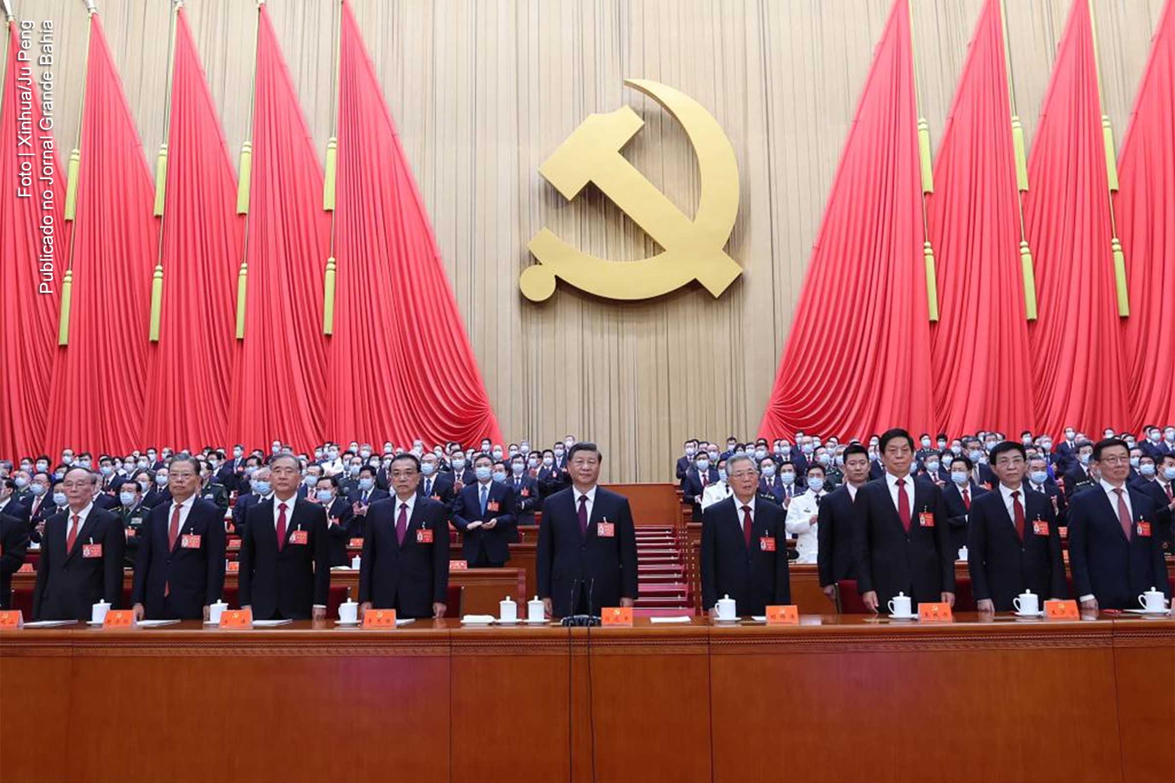 Membros do PCCh reunidos durante o 20º Congresso Nacional, sob a liderança do presidente Xi Jinping.