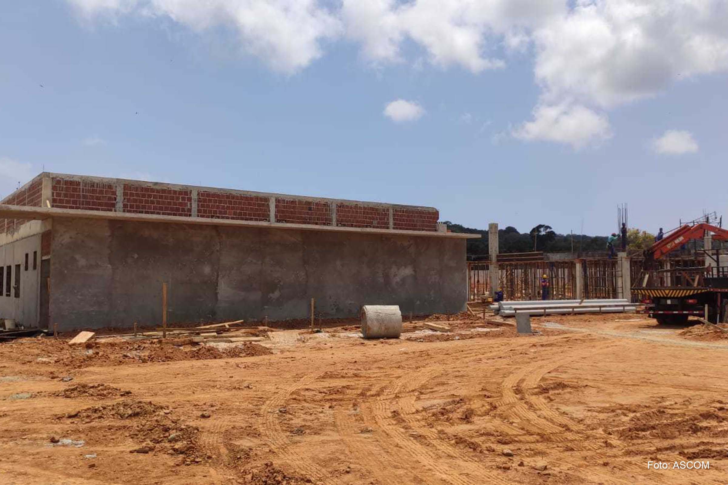 Mais de 50 funcionários trabalham na obra que tem investimento, apenas na construção civil, de cerca de R$ 19 milhões de reais.