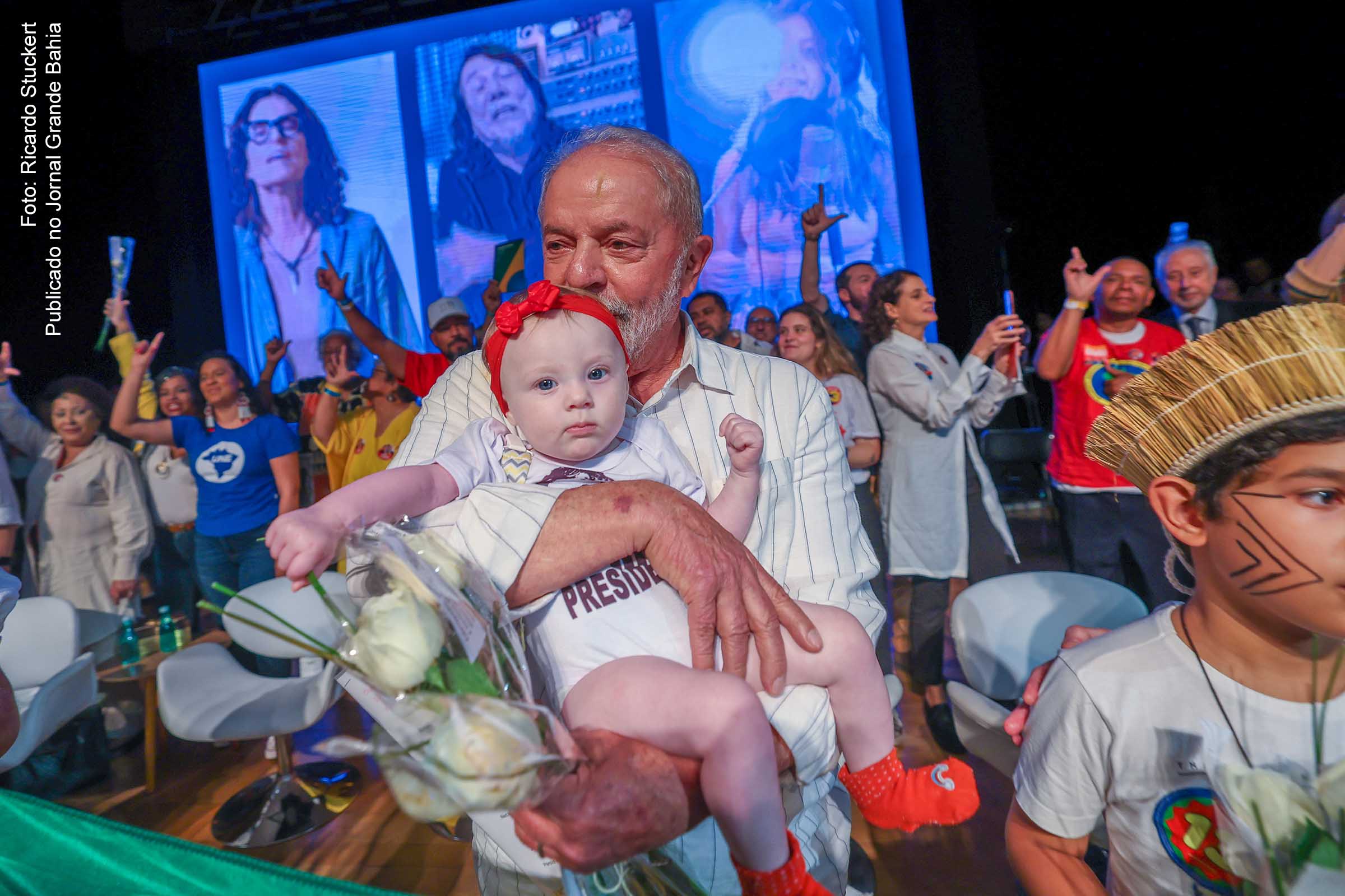 Faltando 5 dias para o segundo turno das Eleições 2022, o IPEC aponta estabilidade na reta final da disputa, com possiblidade de Lula ser eleito presidente da República. Nos votos válidos, o candidato do PT aparece com 54%, contra 46% de Jair Bolsonaro, candidato de extrema-direita.