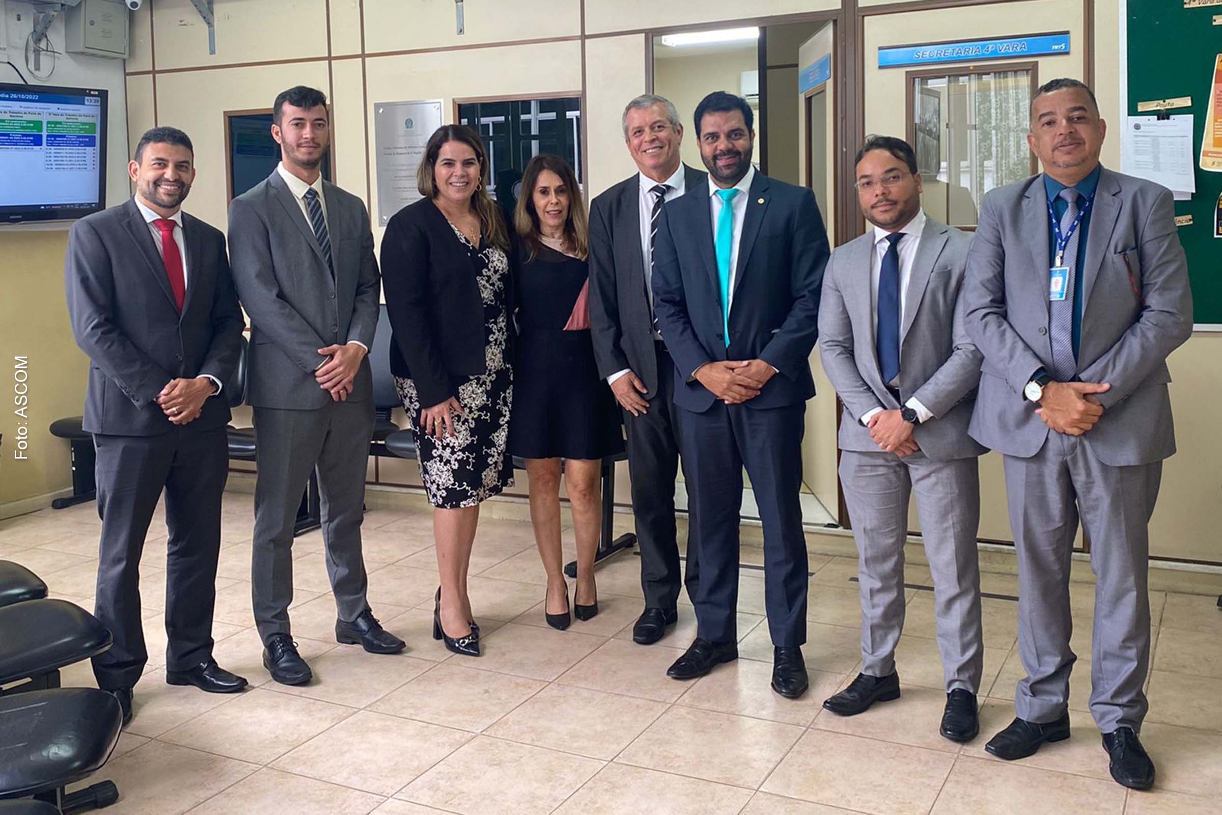 Desembargadora Débora Machado, presidente do TRT5, participa de reunião com advogados de Feira de Santana