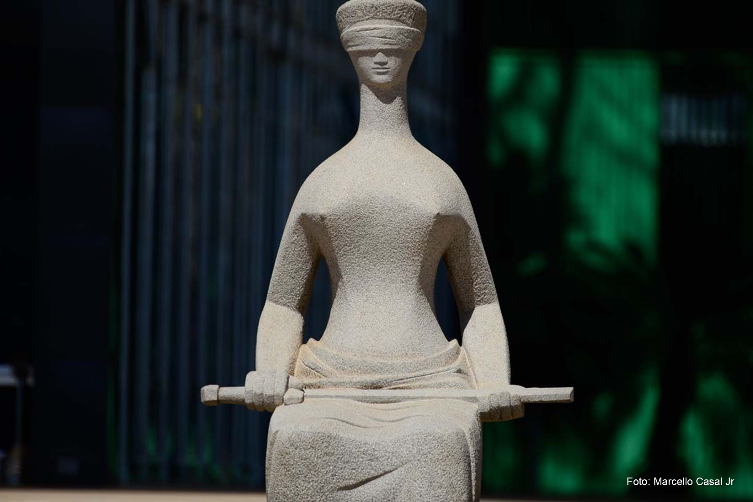 Ministros do STF prestam homenagem aos 34 anos da Constituição Federal