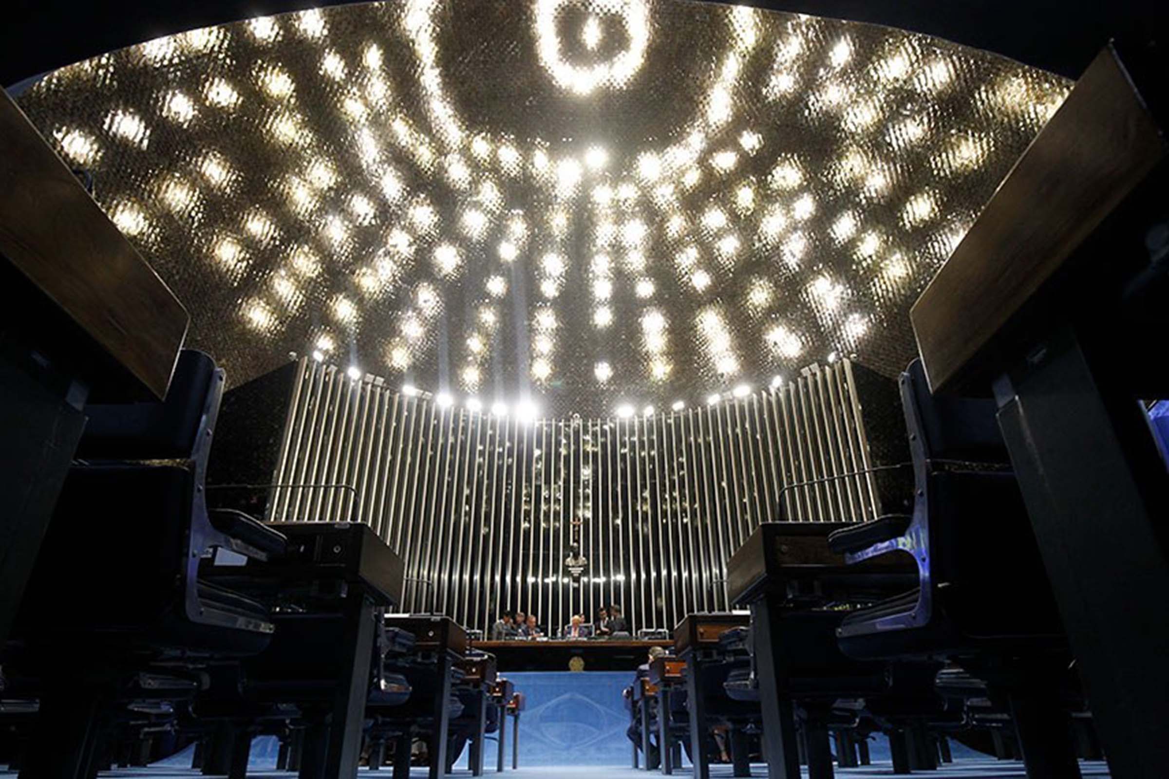 27 vagas no Senado estavam em jogo; dos 13 que disputaram a reeleição, cinco conquistaram novo mandato na Casa.