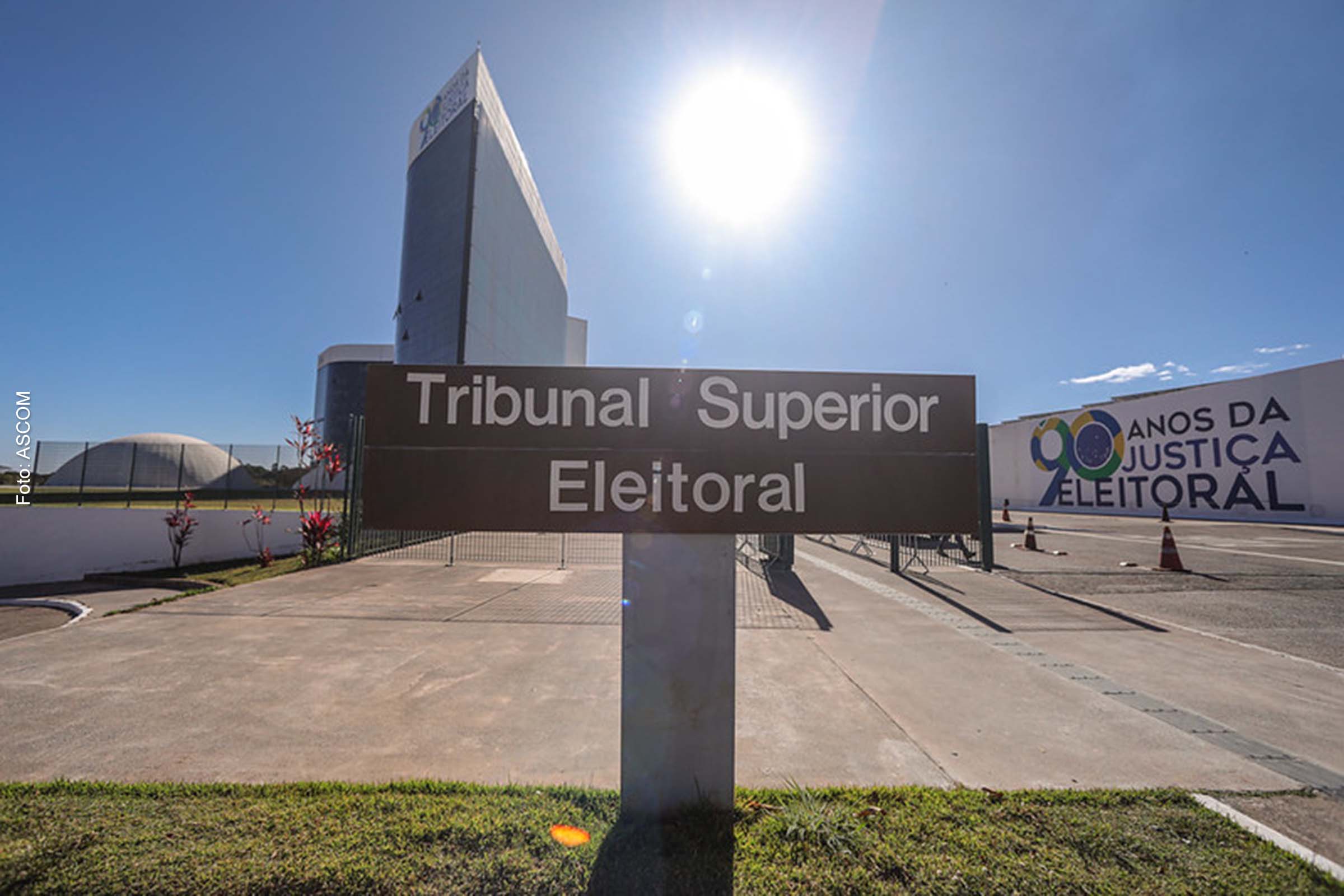 Ao todo, 47 pessoas, incluindo presidente Jair Bolsonaro e filhos, têm cinco dias para apresentar defesa sobre uso indevido dos meios de comunicação e abuso de poder para manipular eleitores.