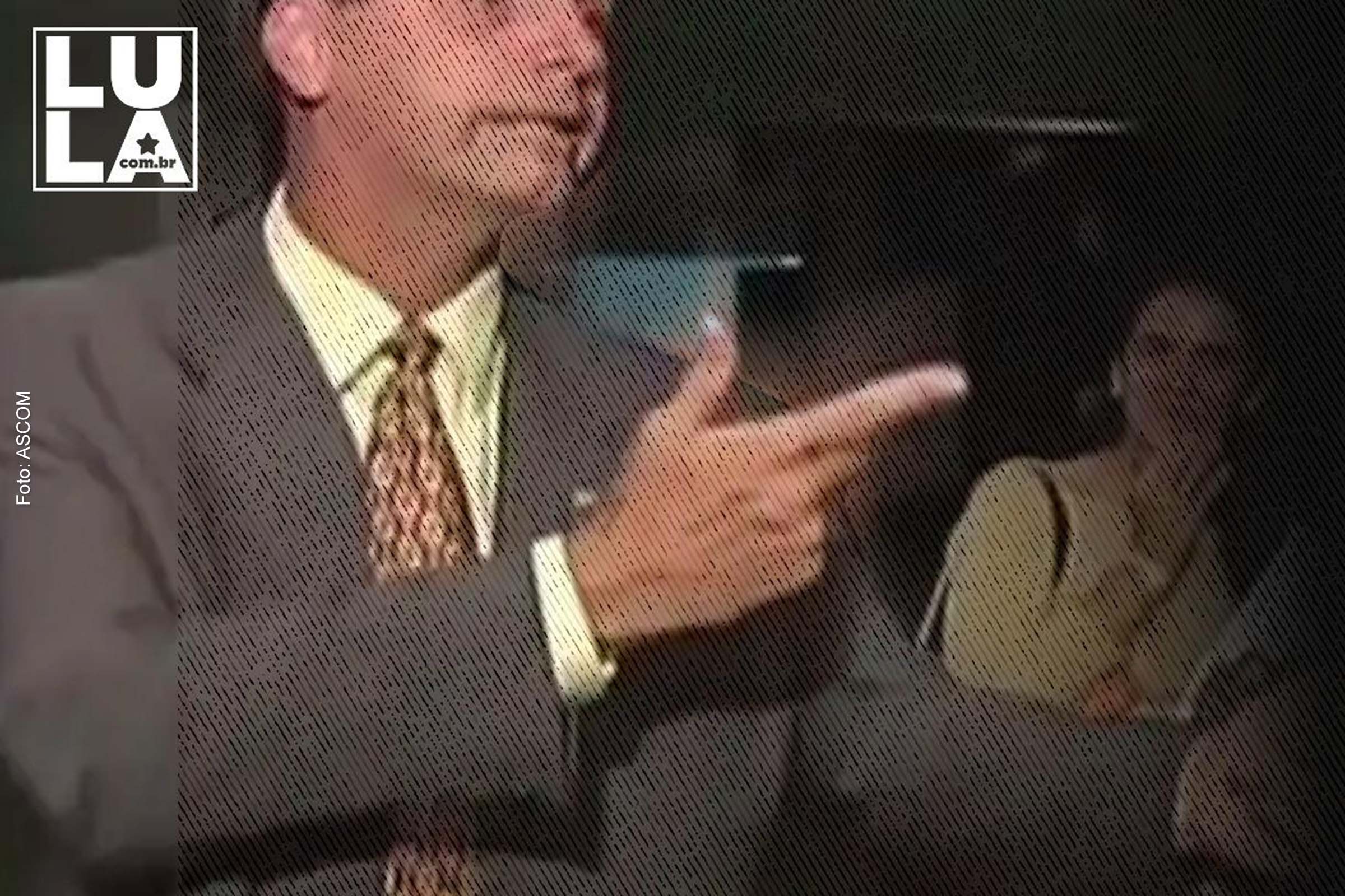 Quando deputado, em um programa de TV, Bolsonaro inclusive admitiu que bate em mulher.