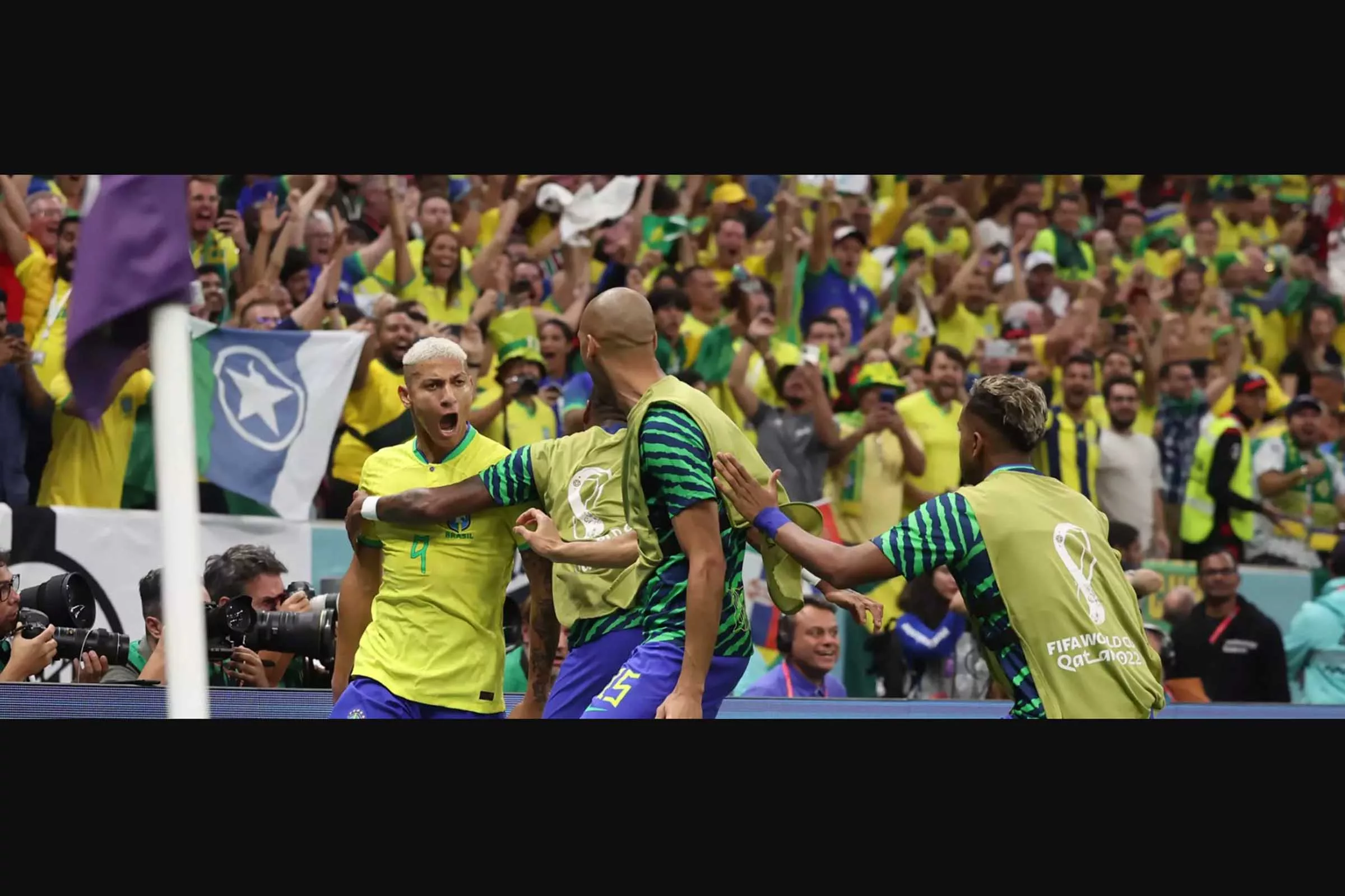 Brasil vence Sérvia por 2 a 0 com gols de Richarlison.