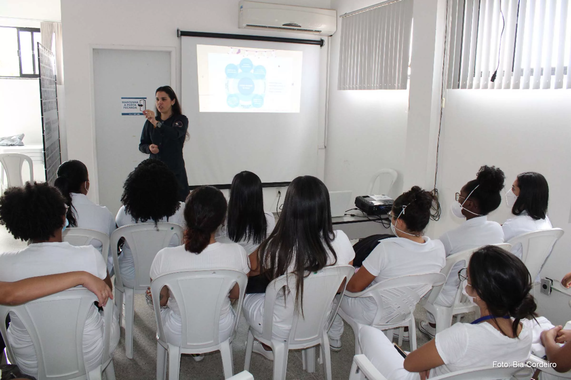 Durante a capacitação, foram abordados temas como: “Papel da fisioterapia no aleitamento do RNPT” e “A importância da avaliação e acompanhamento do RNPT, após alta hospitalar”.