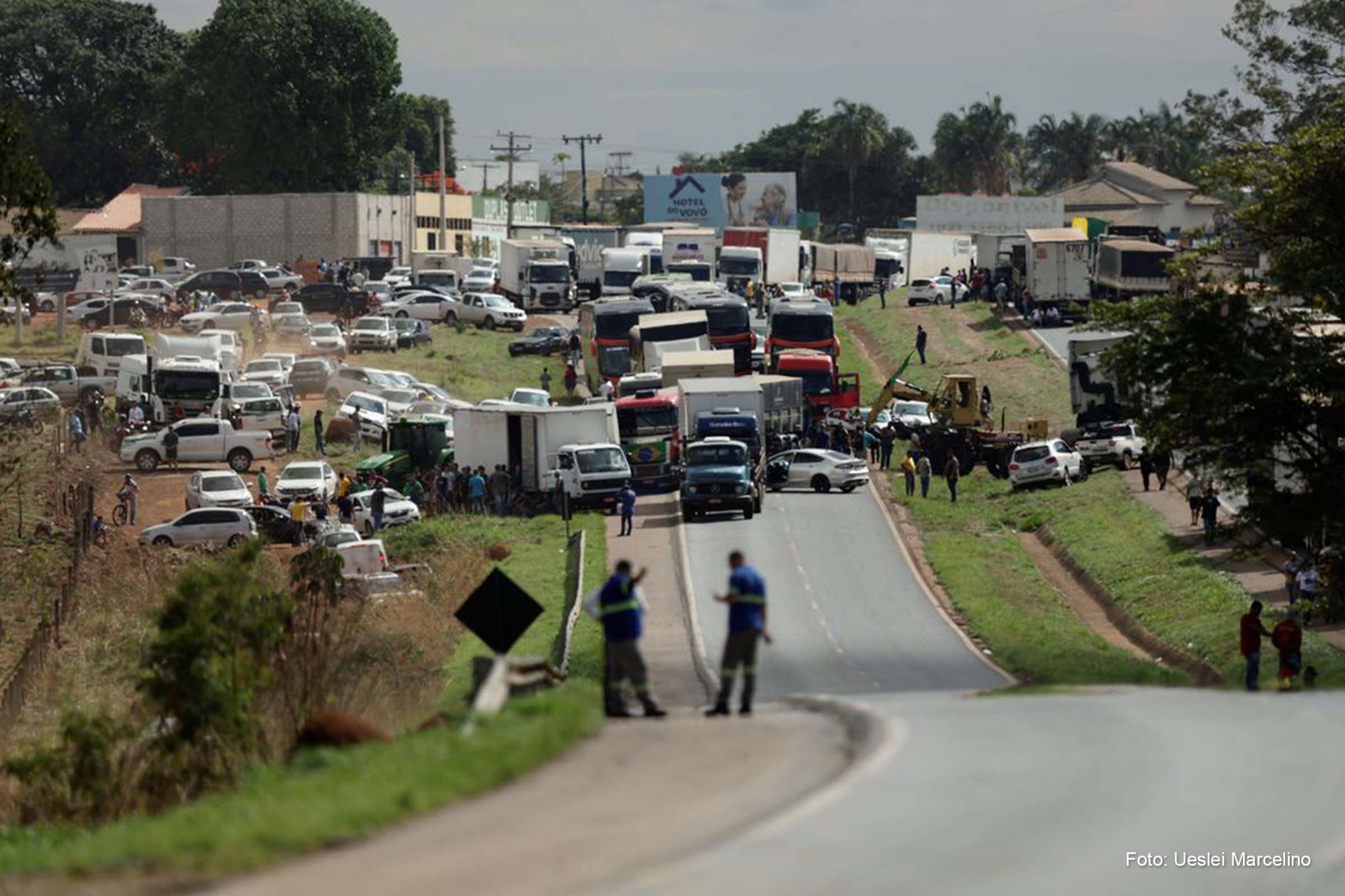 Moraes afirmou que as manifestações “são motivadas por pretensões antidemocráticas qual seja, um protesto contra a eleição regular e legítima de um novo Presidente da República".