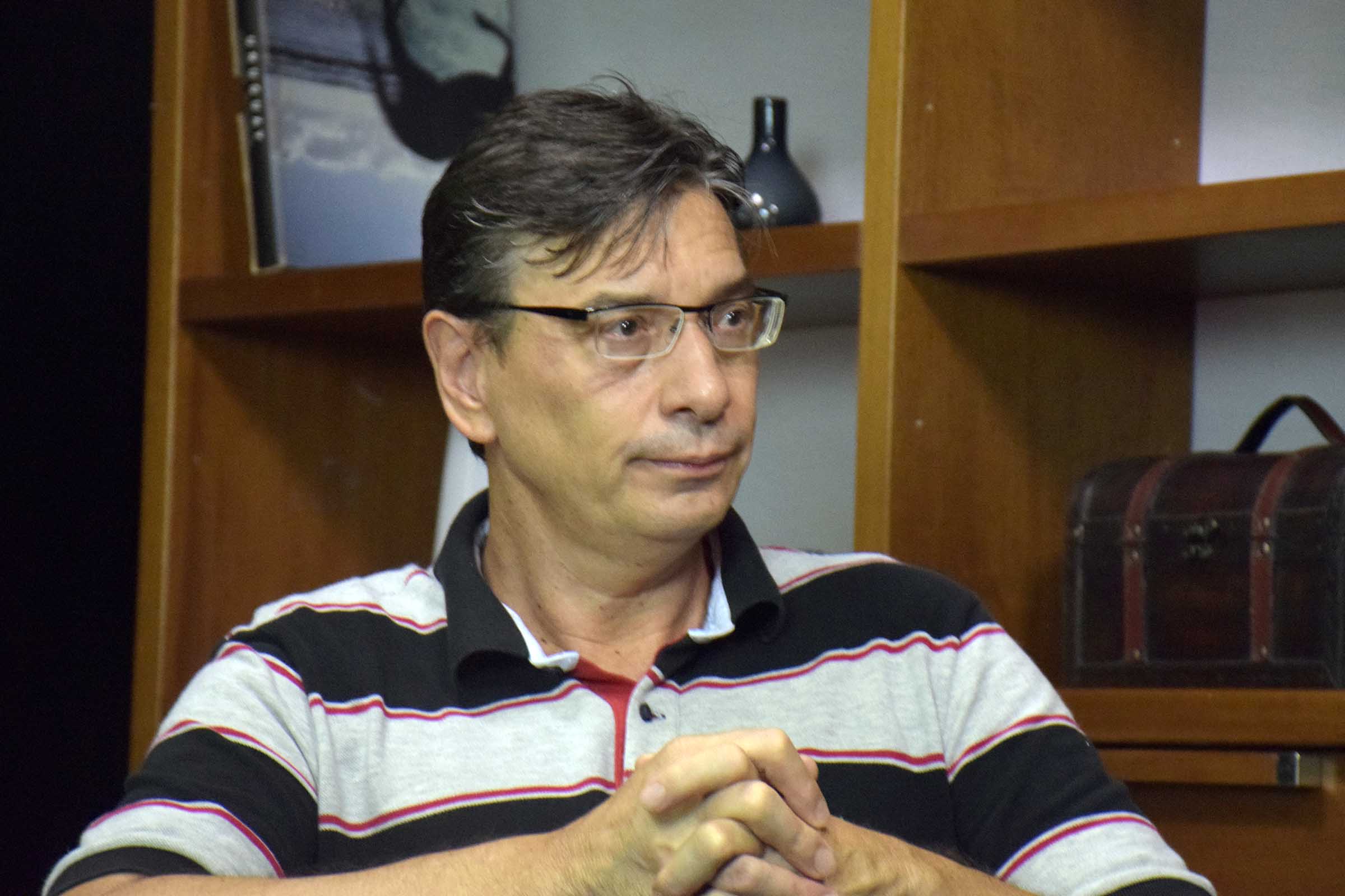 Márcio Pochmann: Precarização invade casas, rouba tempo livre e impõe vida débito-crédito. O labor na Era Digital precisa ser regulado, mas também é essencial apostar em ações formativas, na reindustrialização e no cuidado, em busca de ocupação plena.