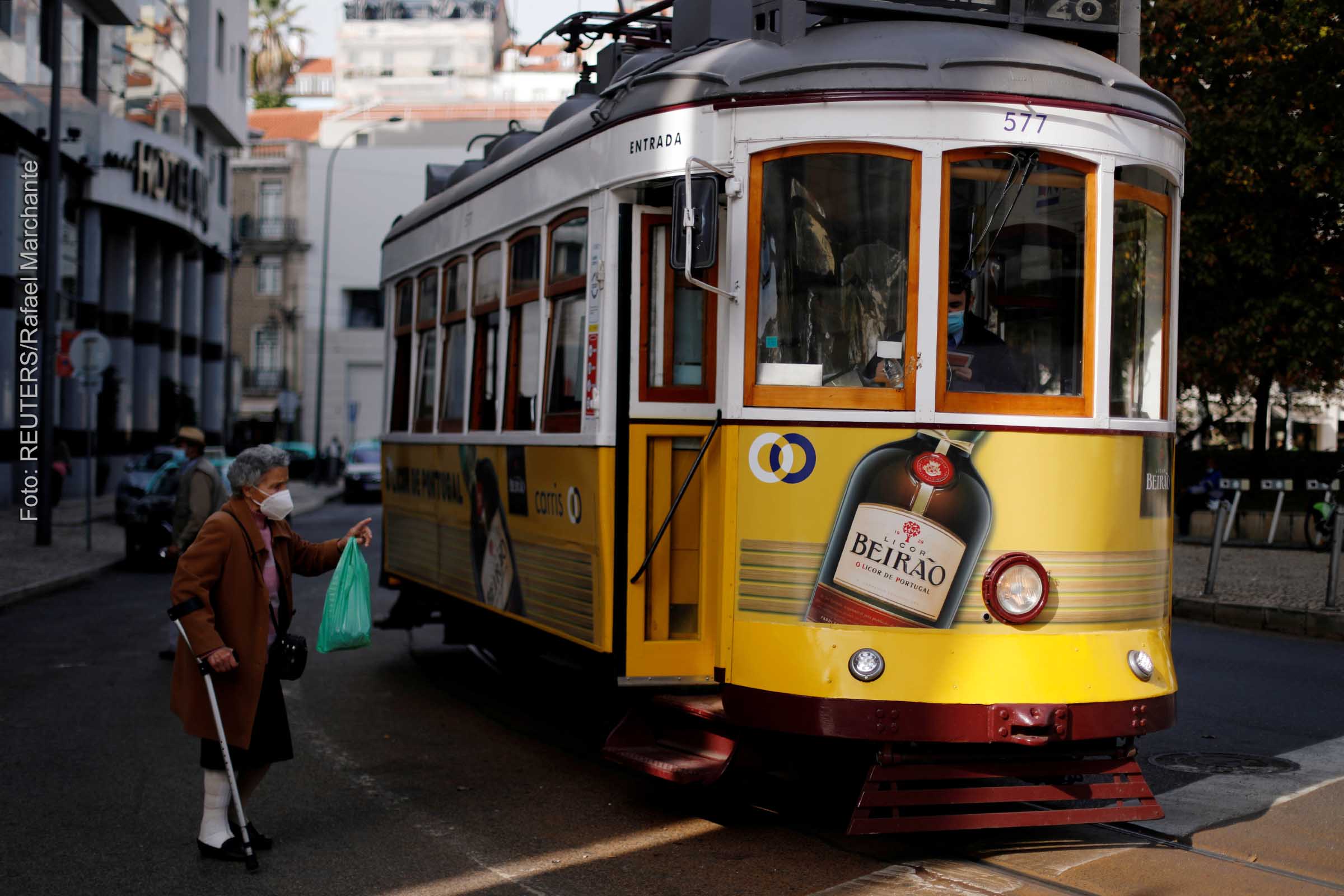 Portugal busca renovar população com ampliação de trabalhadores estrangeiros.