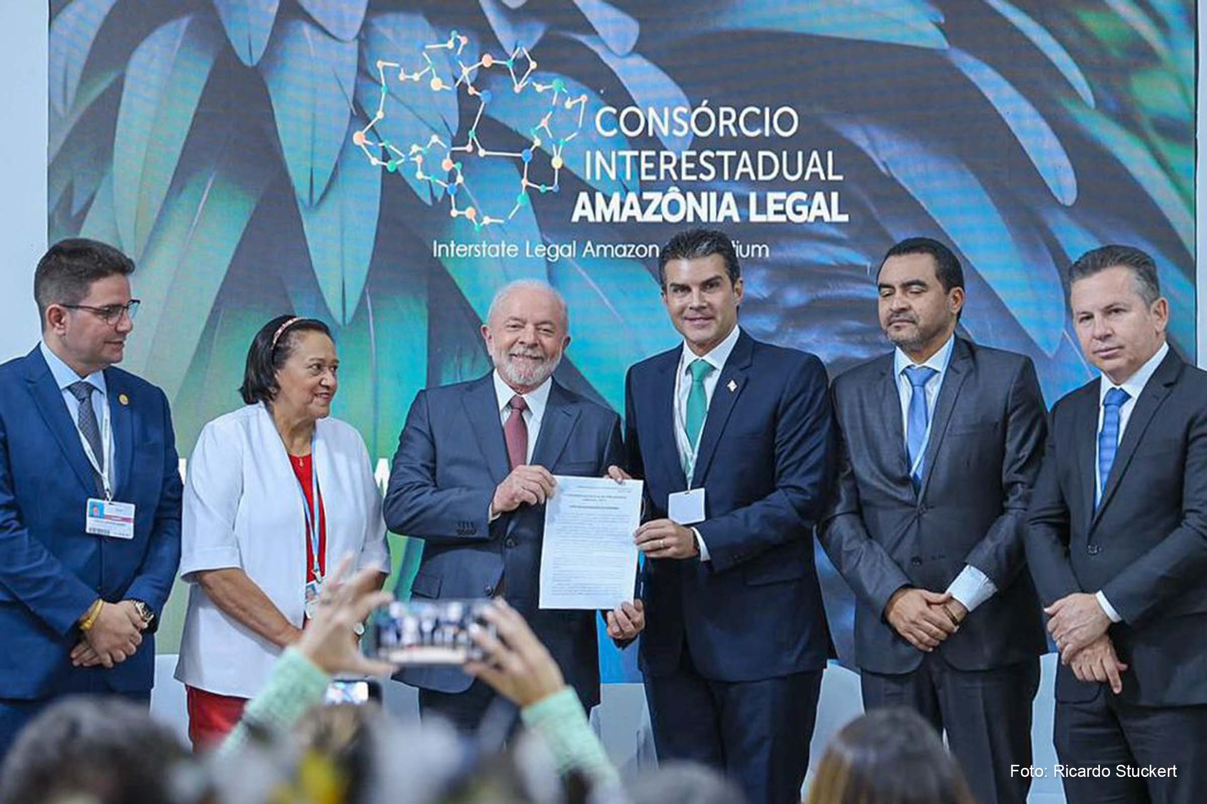 “Acho muito importante que as pessoas que defendem a Amazônia, que defendem o clima, conheçam de perto o que é aquela região", argumentou o presidente eleito Lula.