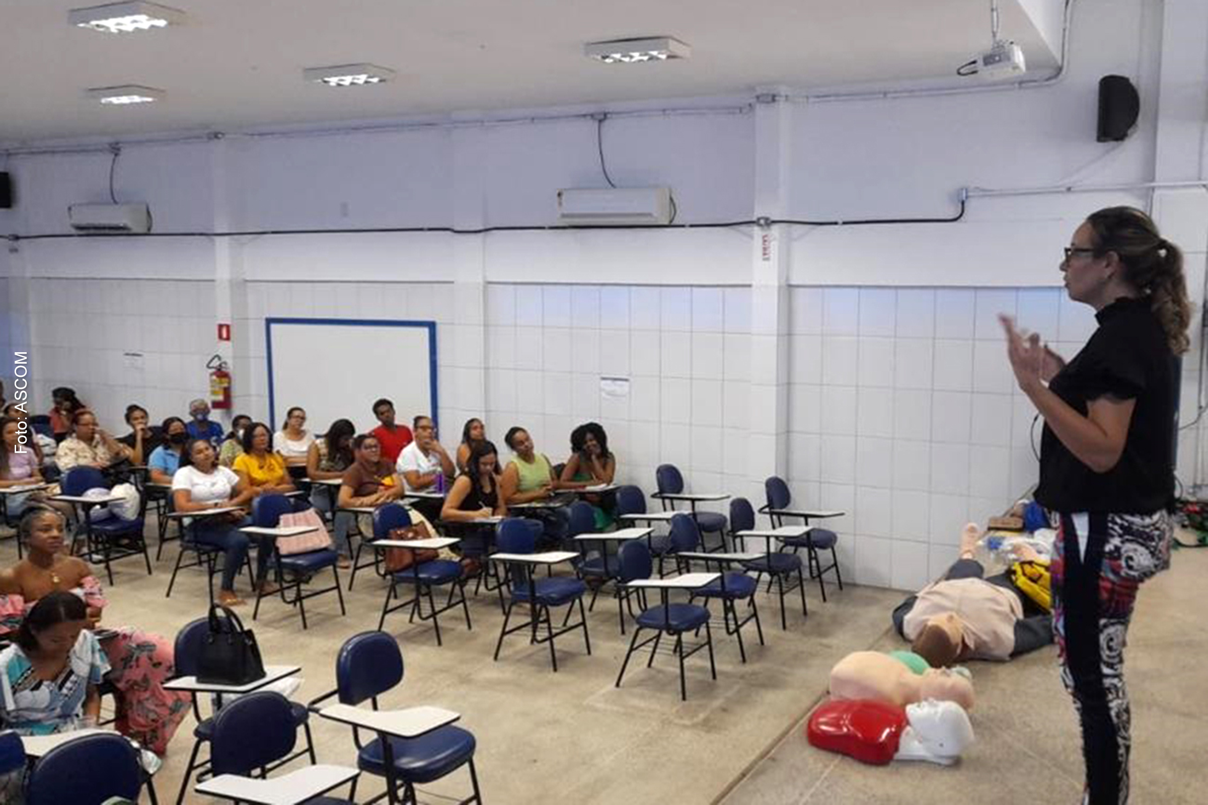 Mais de 80 profissionais de 15 escolas participaram do nono encontro de formação, realizado no auditório da Faculdade Estácio, localizada no centro.