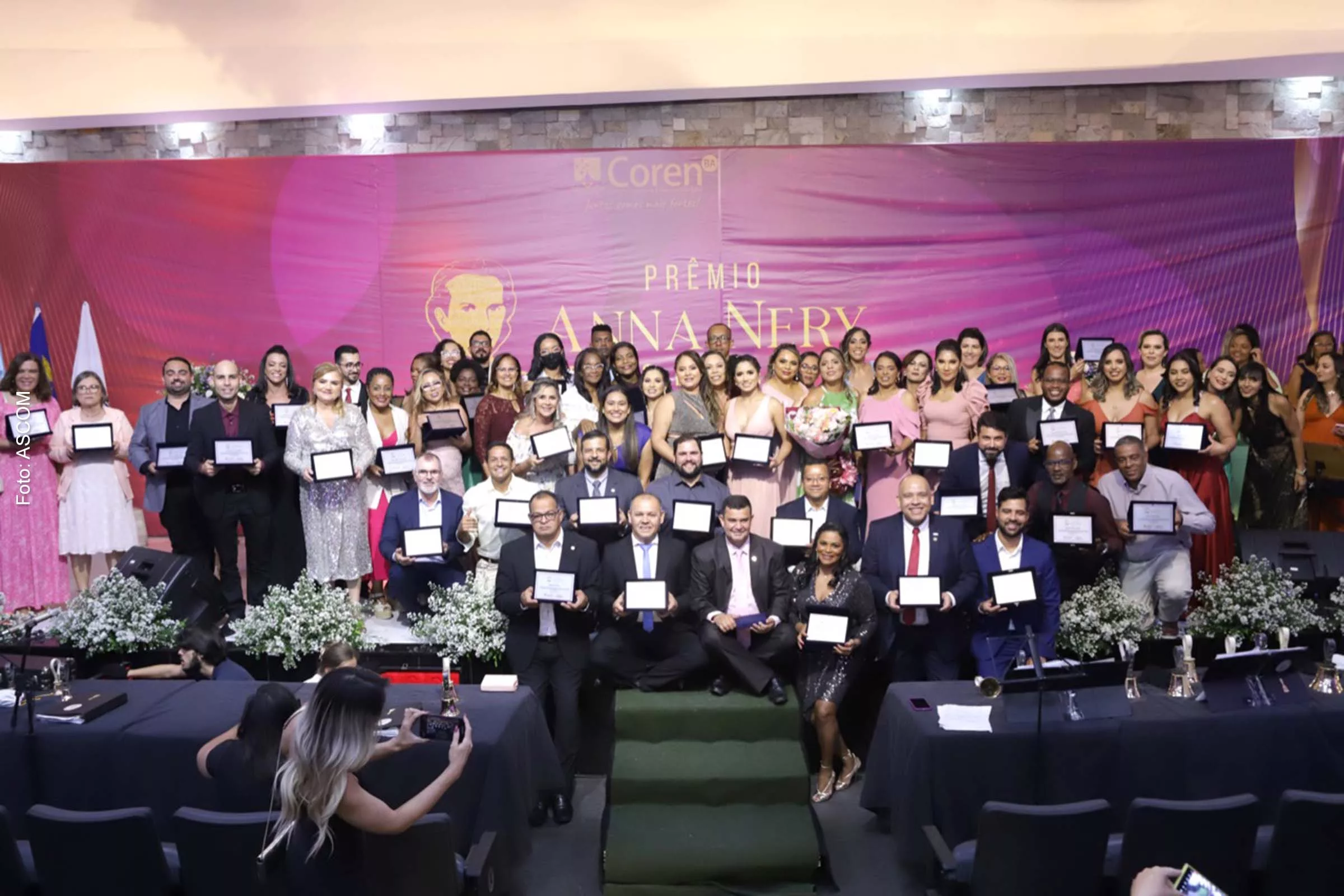 A premiação contou com a presença de conselheiros federais e regionais, de presidentes de conselhos, profissionais, estudantes e políticos.