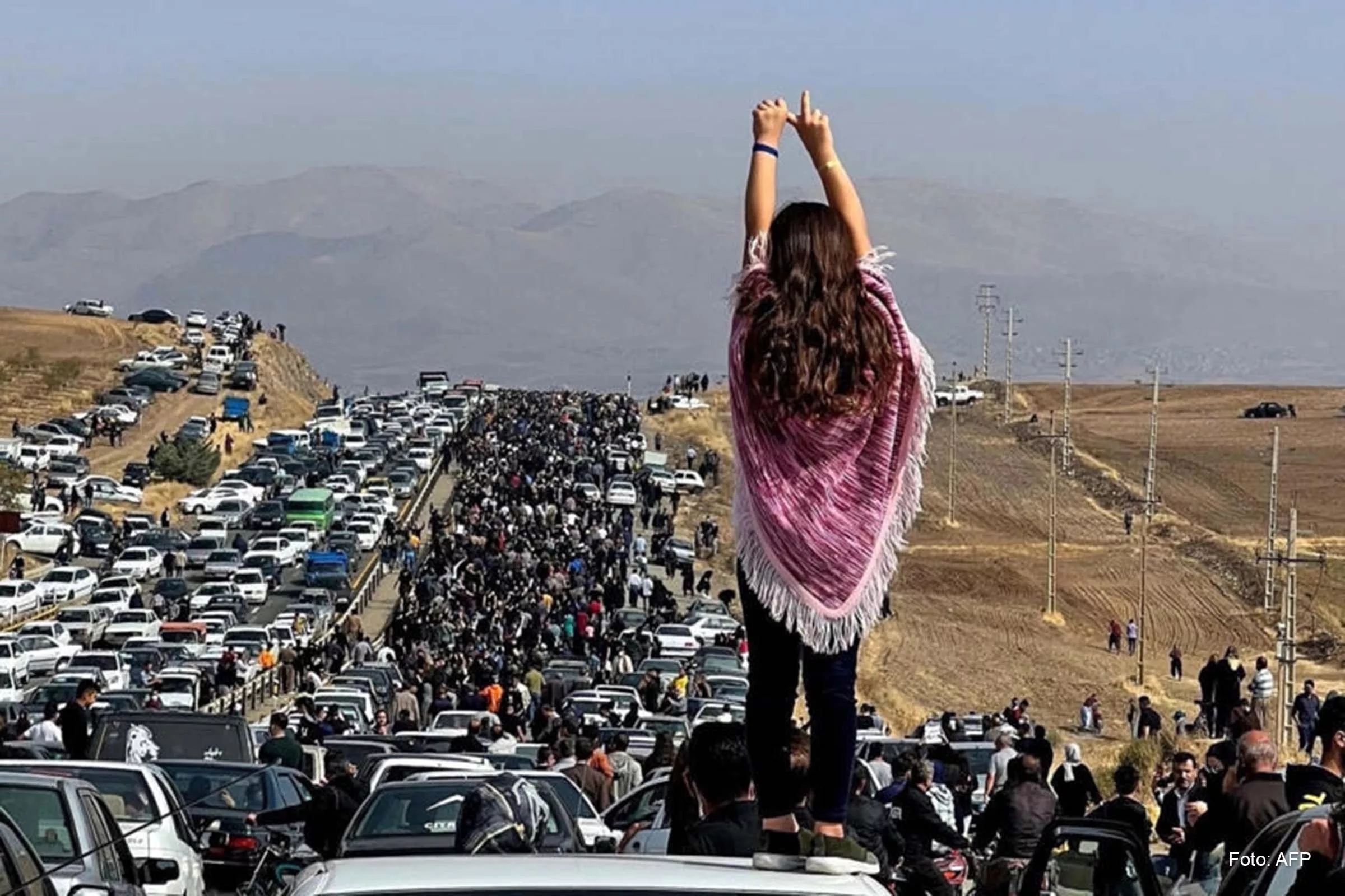 Em dois meses de manifestações no Irã, "40 estrangeiros" foram presos e são acusados de envolvimento nos "motins".