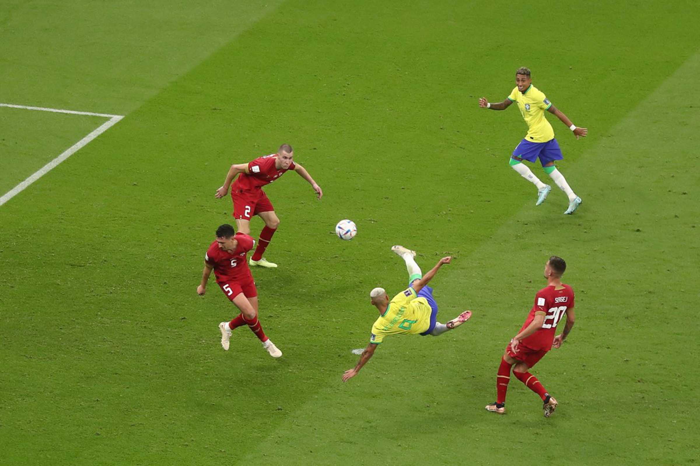 Com golaço de Richarlison, Brasil domina Sérvia e repete vitória de 2018