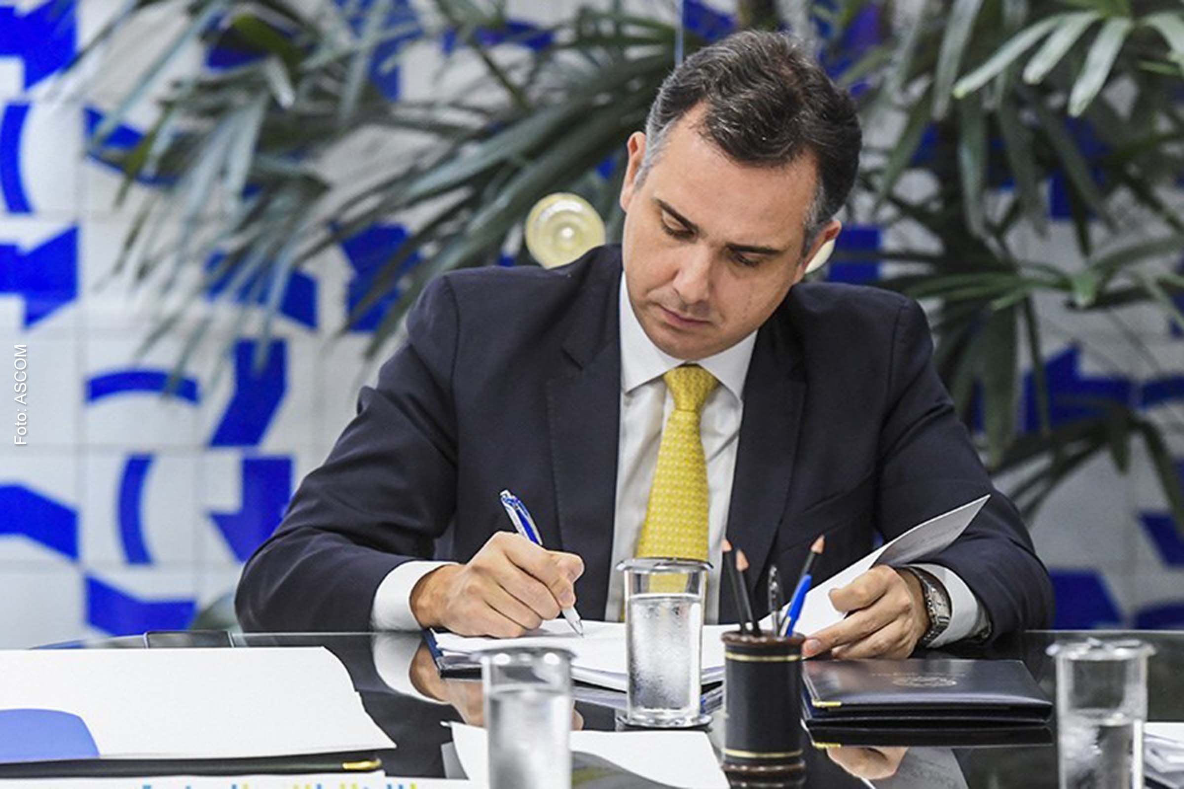 Rodrigo Pacheco, presidente do Senado, promulgou a Lei 14.469, de 2022, que teve origem na MP 1.130/2022.