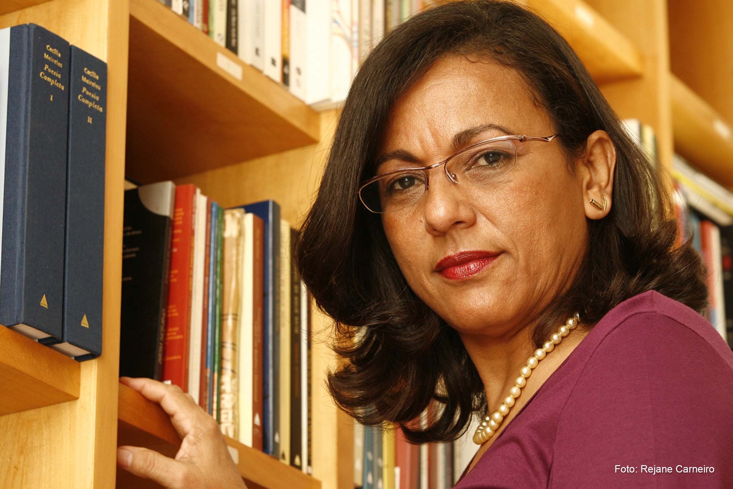 Além de jornalista premiada, Suzana Varjão é também ensaísta, cronista e crítica de teatro.