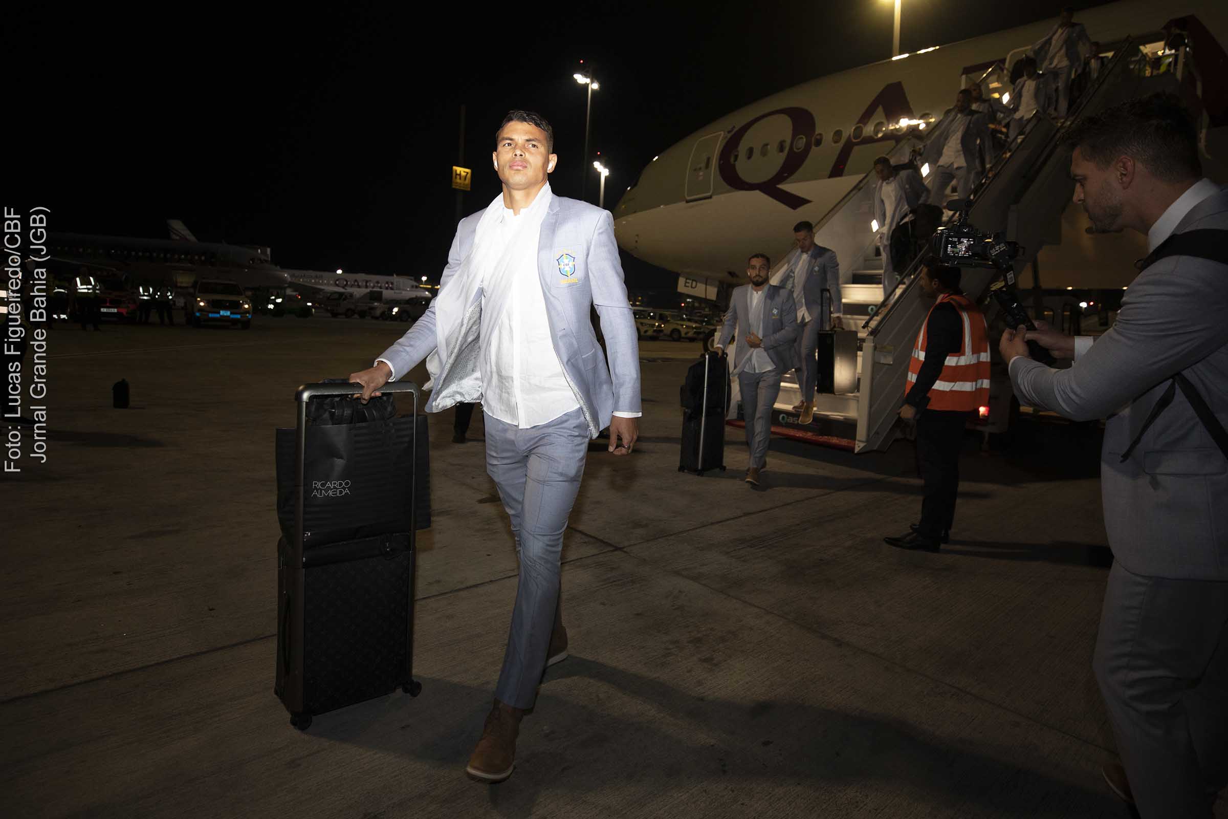 Thiago Silva no desembarque da Seleção Brasileira em Doha.
