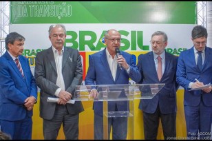 Em entrevista na capital paulista, o vice-presidente eleito Geraldo Alckmin apresentou mais 61 integrantes dos grupos técnicos que trabalharão na transição governamental.