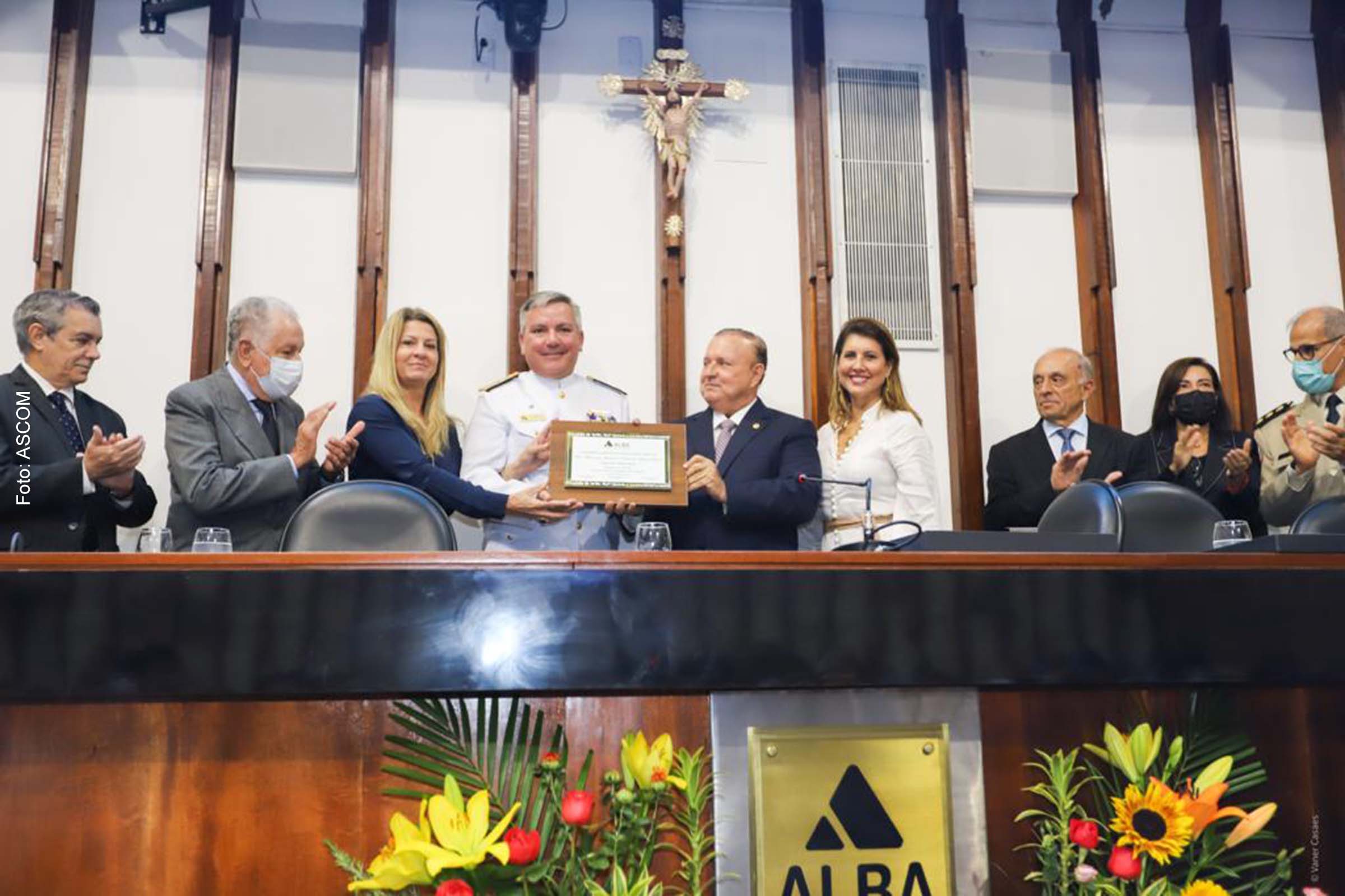 Honraria outorgada ao Comandante do 2º Distrito Naval teve como proponente o presidente da Casa, deputado Adolfo Menezes.