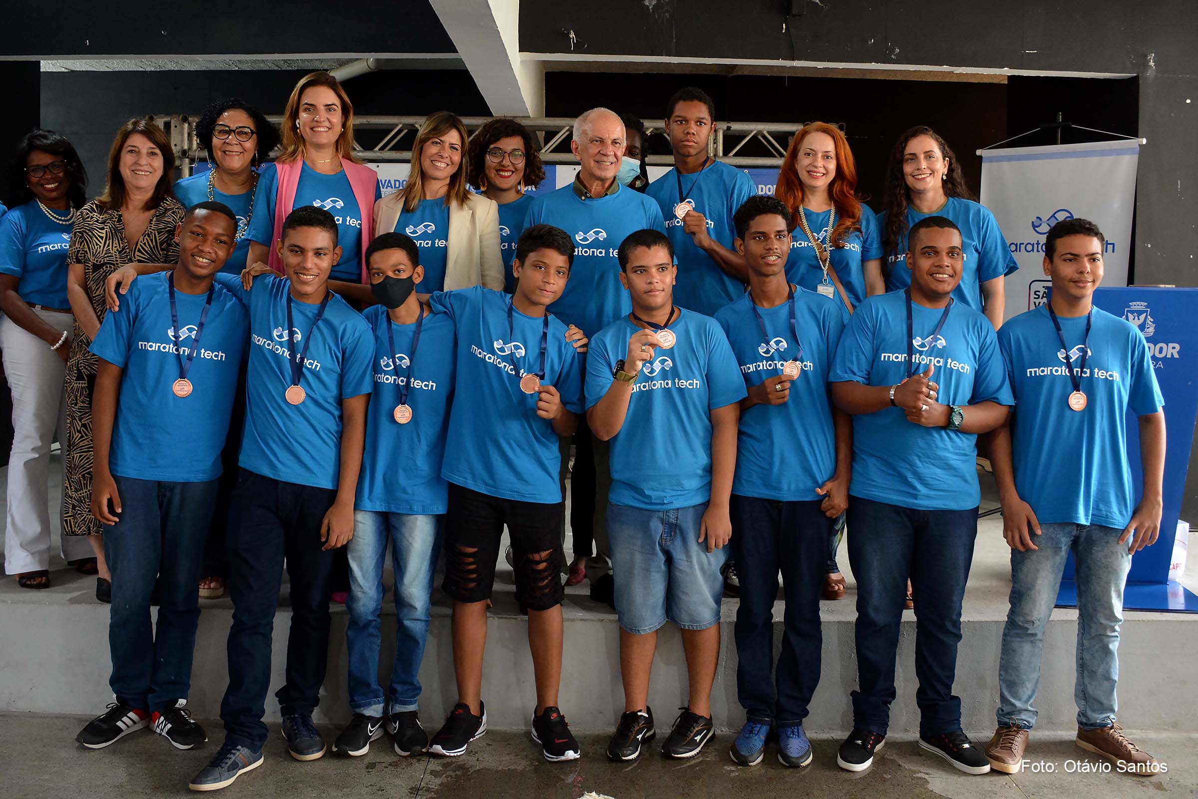 A iniciativa começou em dez escolas municipais e envolveu cerca de 500 estudantes, com a proposta de disseminar a prática tecnológica e a cultura empreendedora entre os jovens.