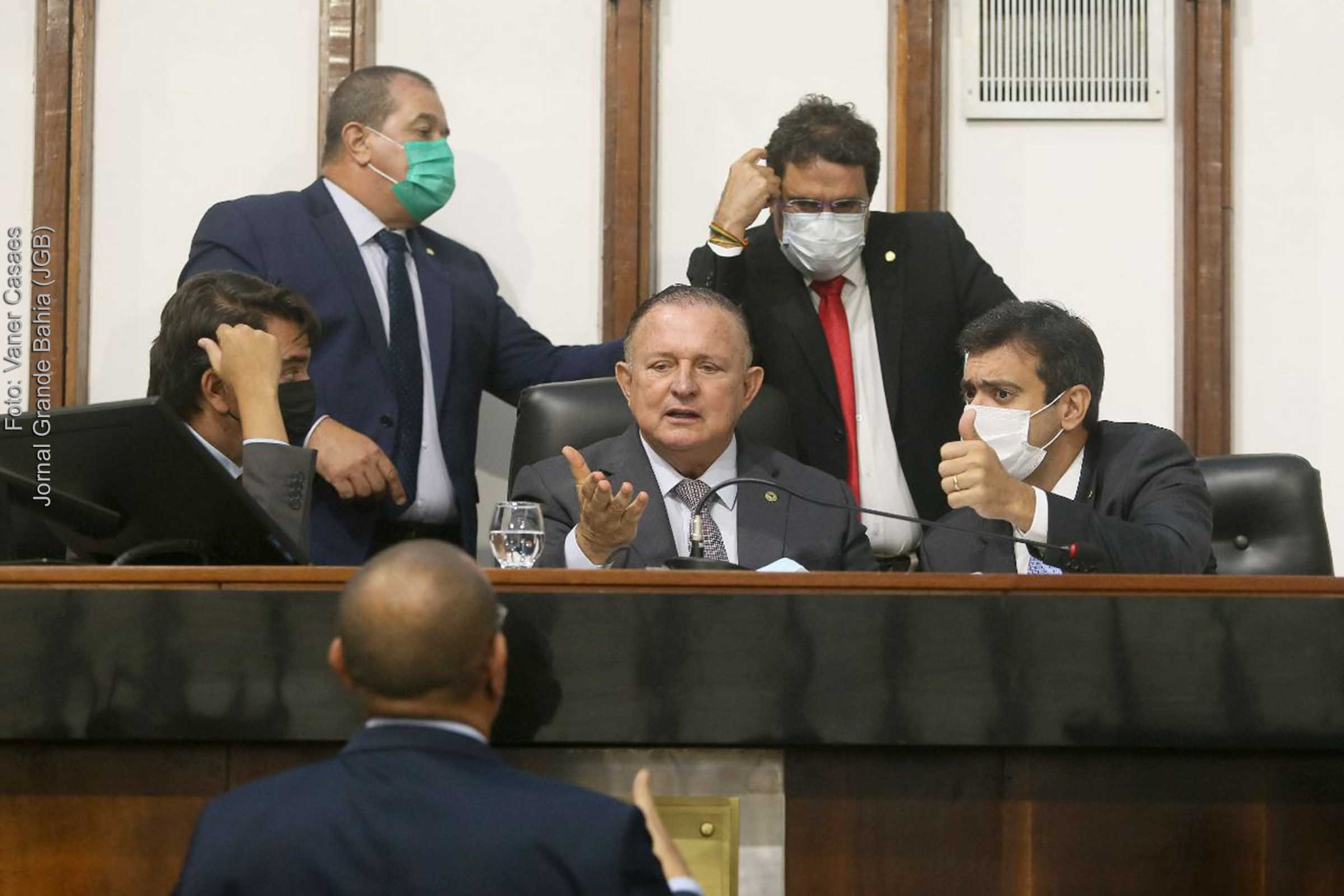 Deputados estaduais debatem legislação sobre pensão dos militares da Bahia.