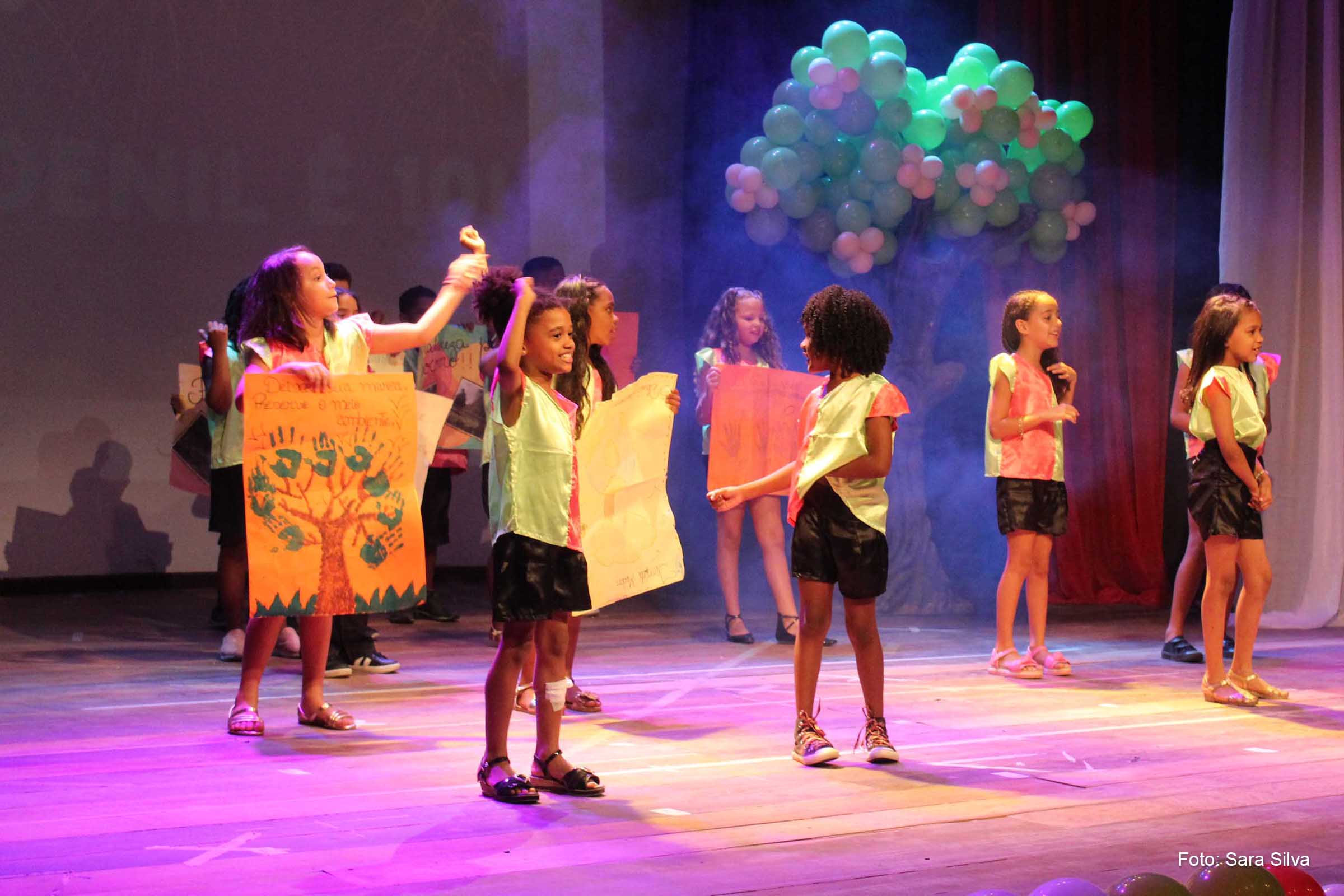 Além de celebrar o aniversário da escola, a apresentação foi destaque do projeto de leitura desenvolvido na unidade.