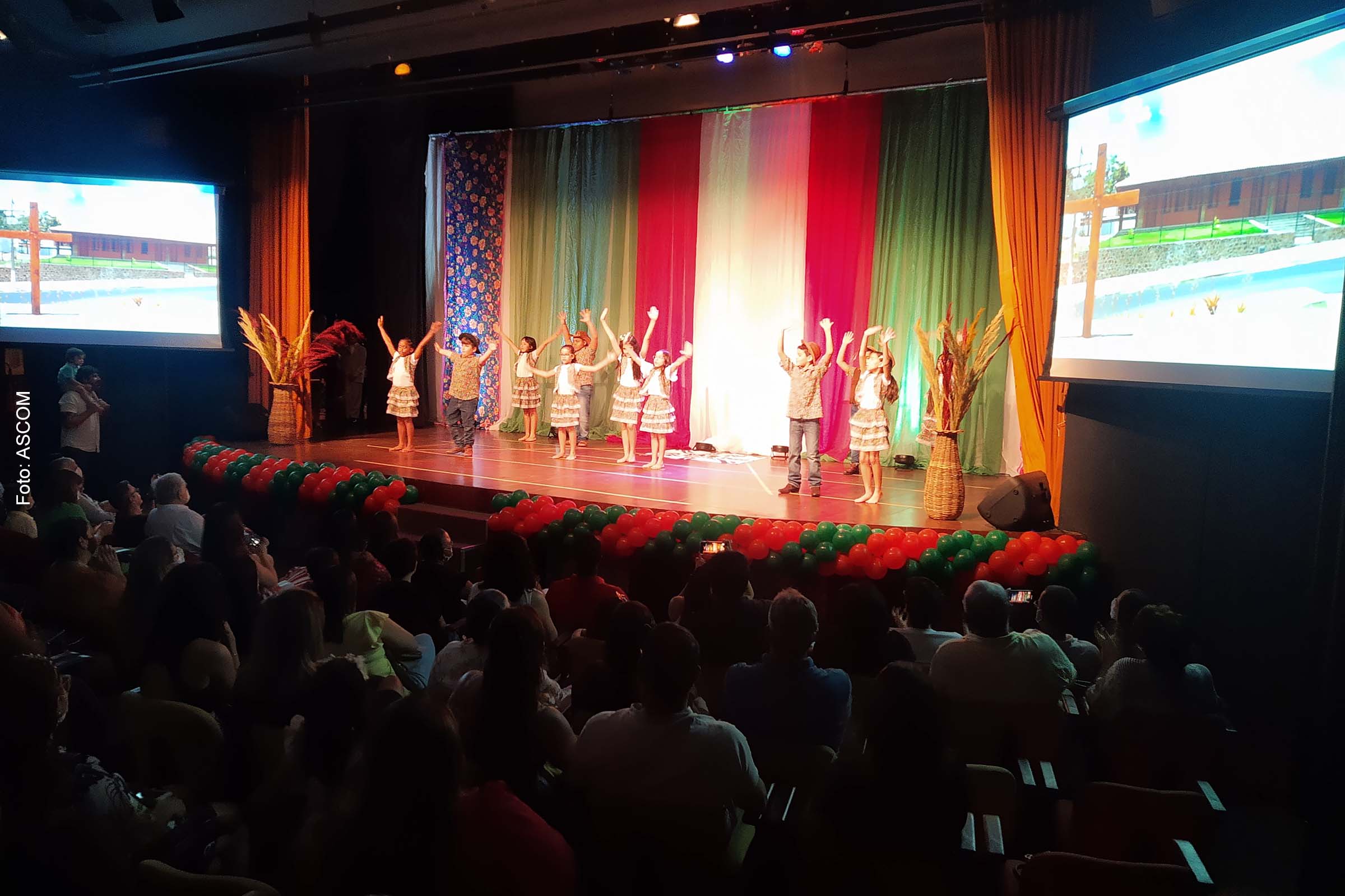 O projeto ‘Vivendo Feira Ontem, Hoje e Sempre’ é iniciativa pioneira da Escola João Paulo I (JPI), que encerra período letivo do 3º ano com o espetáculo.