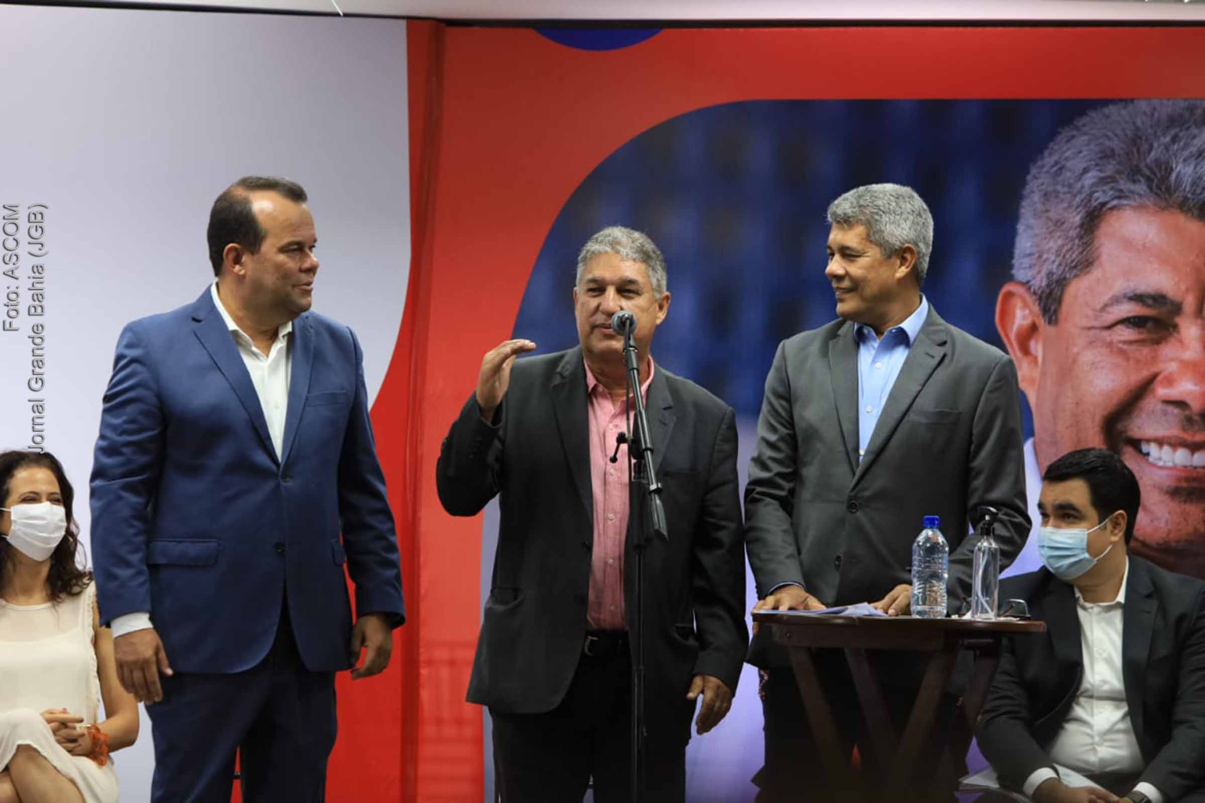 Geraldo Junior, Rosemberg Pinto e o governador eleito Jerônimo Rodrigues em ato de anúncio de dirigentes e coordenadores de secretárias estaduais, além da Liderança do Governo na ALBA.