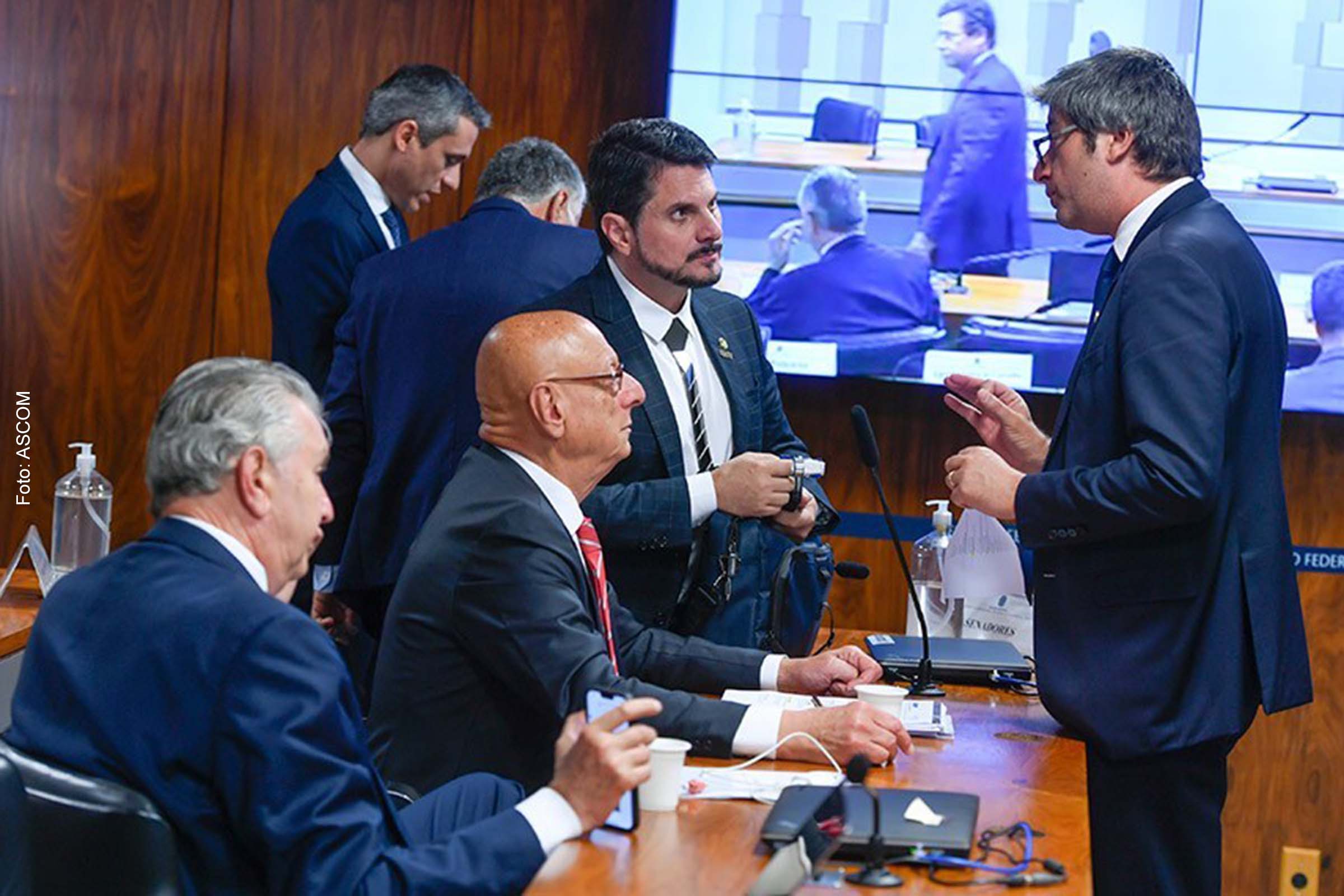 Luis Carlos Heinze, Esperidião Amin, Marcos do Val e Carlos Portinho estiveram entre os parlamentares que participaram do debate.