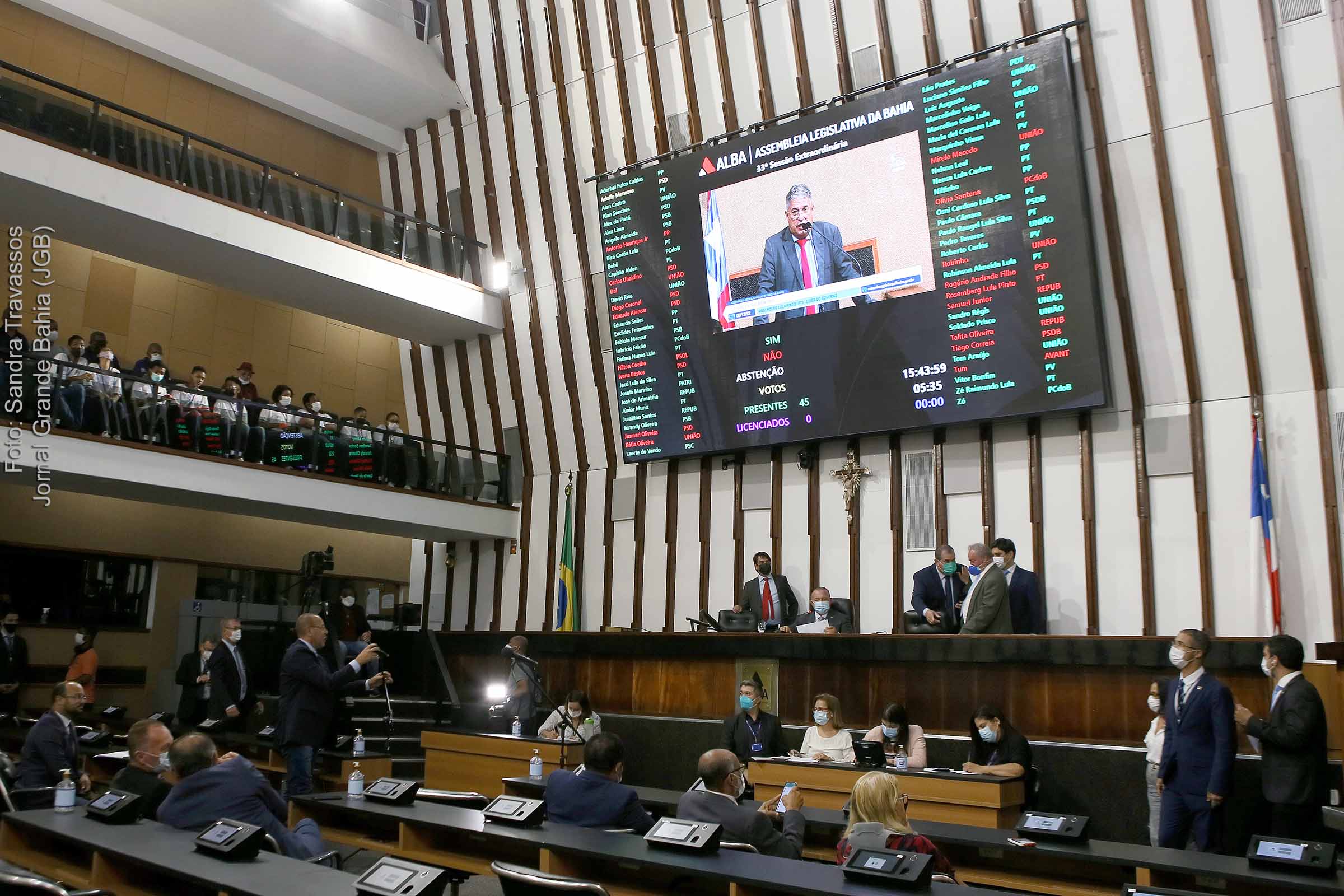 Parlamentares estaduais apreciam e aprovam projetos.