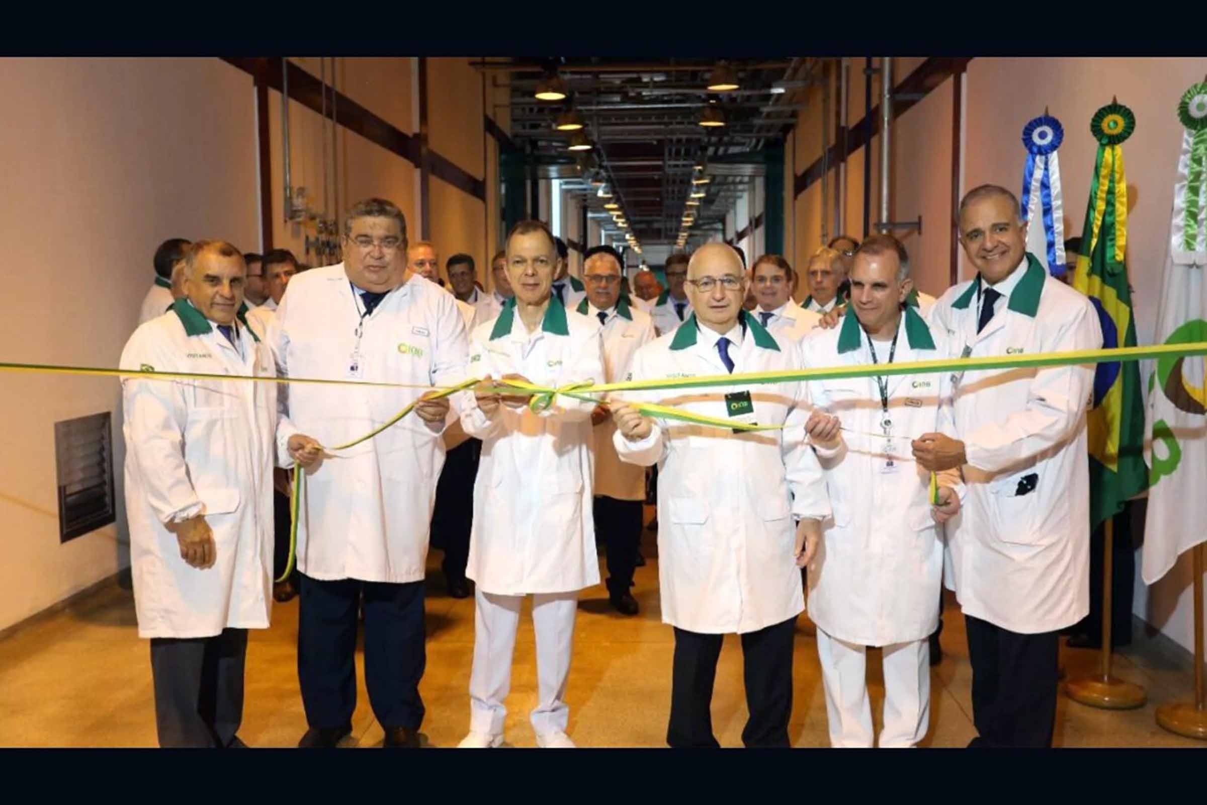 Pesquisadores brasileiros desenvolvem tecnologia nuclear nacional.