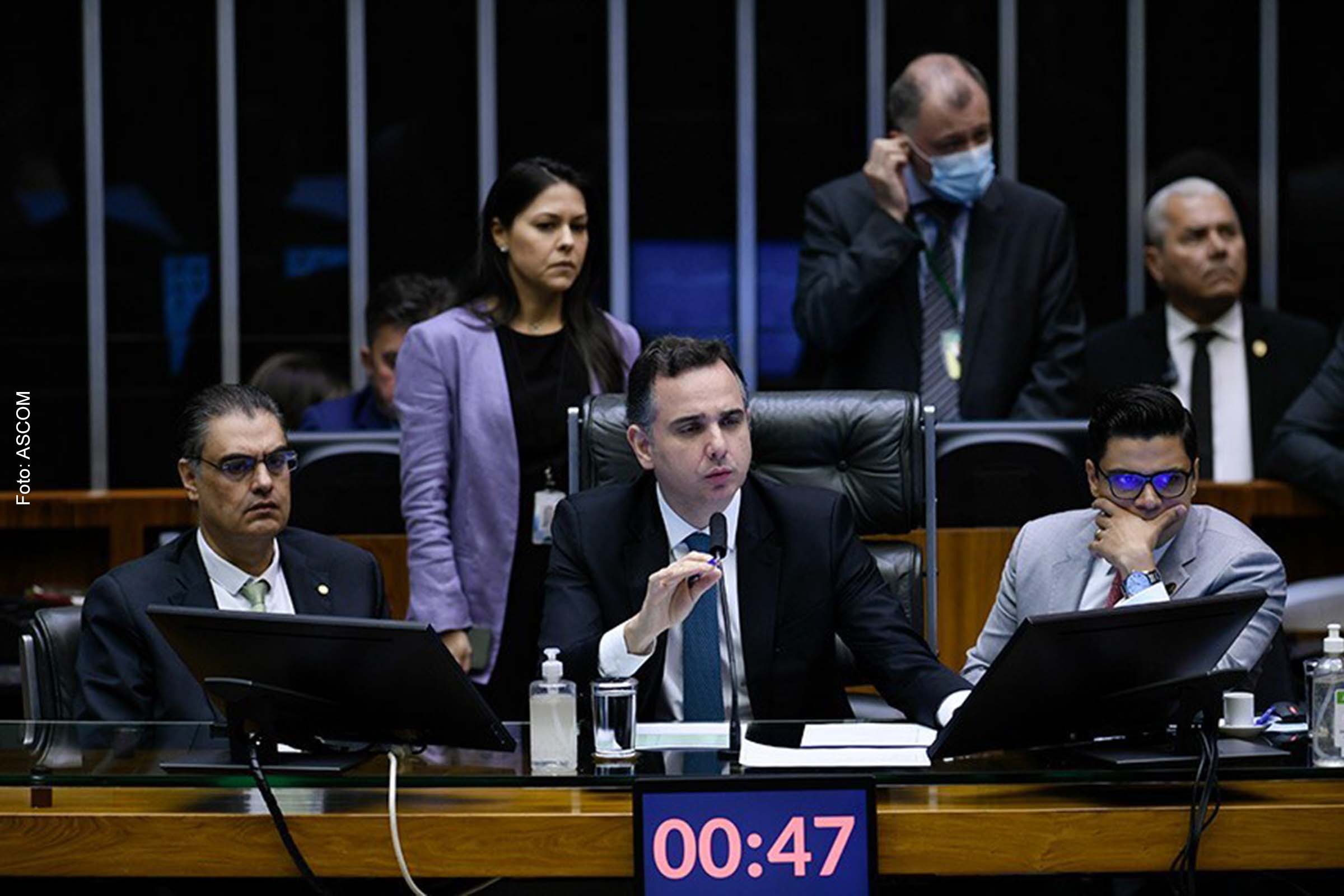 Com a derrubada dos vetos, as comissões de corretagem agora somente podem ser pagas a corretor devidamente habilitado.