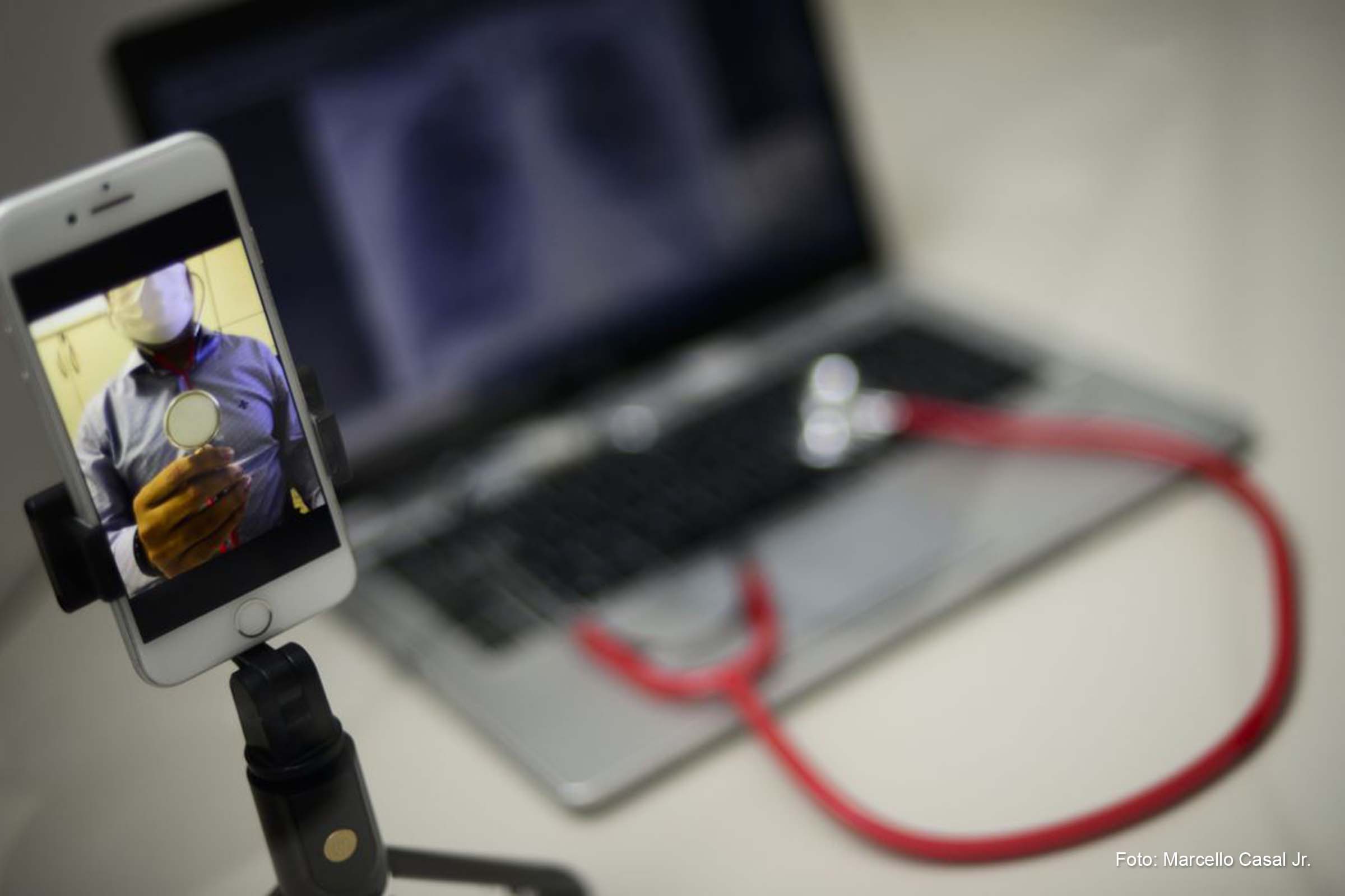 Caso o paciente recuse o atendimento virtual, o atendimento presencial deverá ser garantido por profissional de saúde.