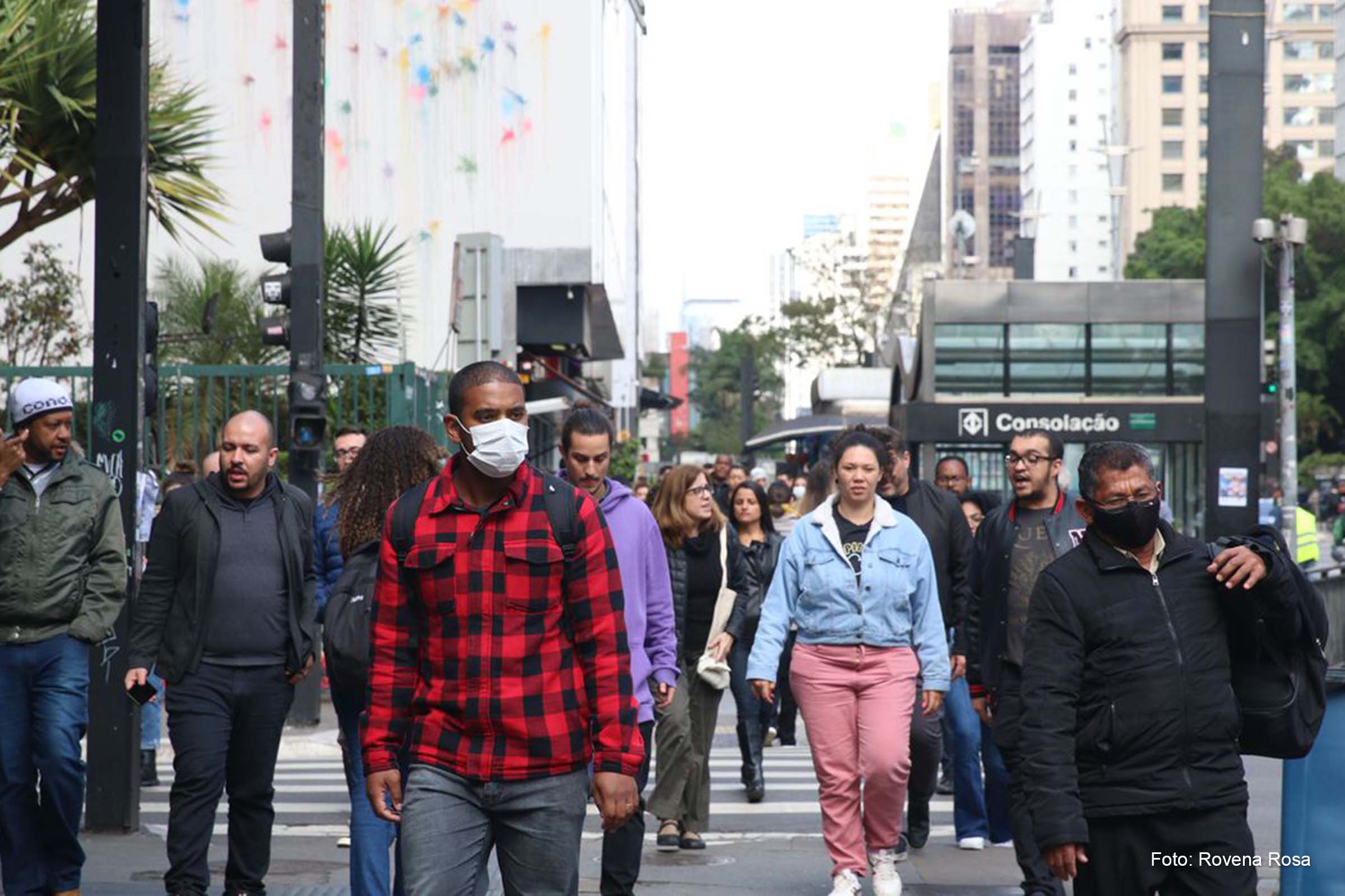 Segundo dados do Boletim Epidemiológico, 34.503.453 pessoas se recuperaram da doença e 556.509 casos estão em acompanhamento.