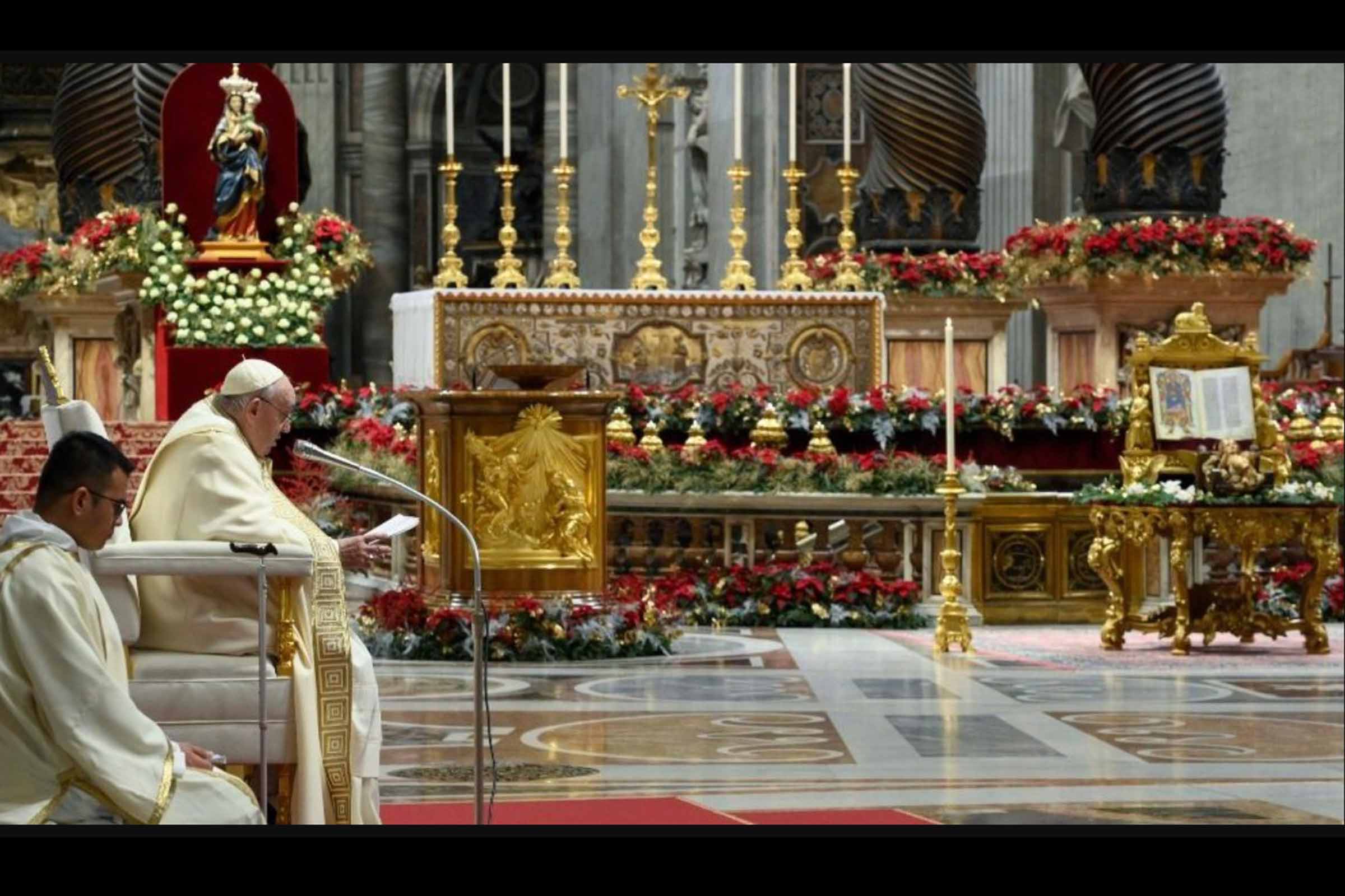 "Com comoção, recordamos a sua pessoa tão nobre, tão amável. E no coração sentimos tanta gratidão: gratidão a Deus por tê-lo dado à Igreja e ao mundo; gratidão a ele, por todo o bem que fez e, sobretudo, por seu testemunho de fé e oração, especialmente nestes últimos anos de sua vida retirada. Só Deus conhece o valor e a força da sua intercessão, dos seus sacrifícios oferecidos pelo bem da Igreja", disse Francisco nas Vésperas na Basílica de São Pedro.