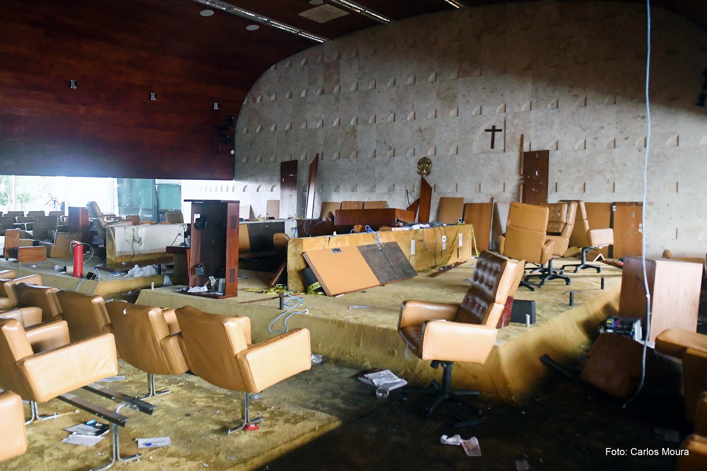 Após reunião com o ministro Alexandre de Moraes, que determinou as prisões, ficou acertado que as audiências serão feitas por juízes federais e do Tribunal de Justiça do DF.