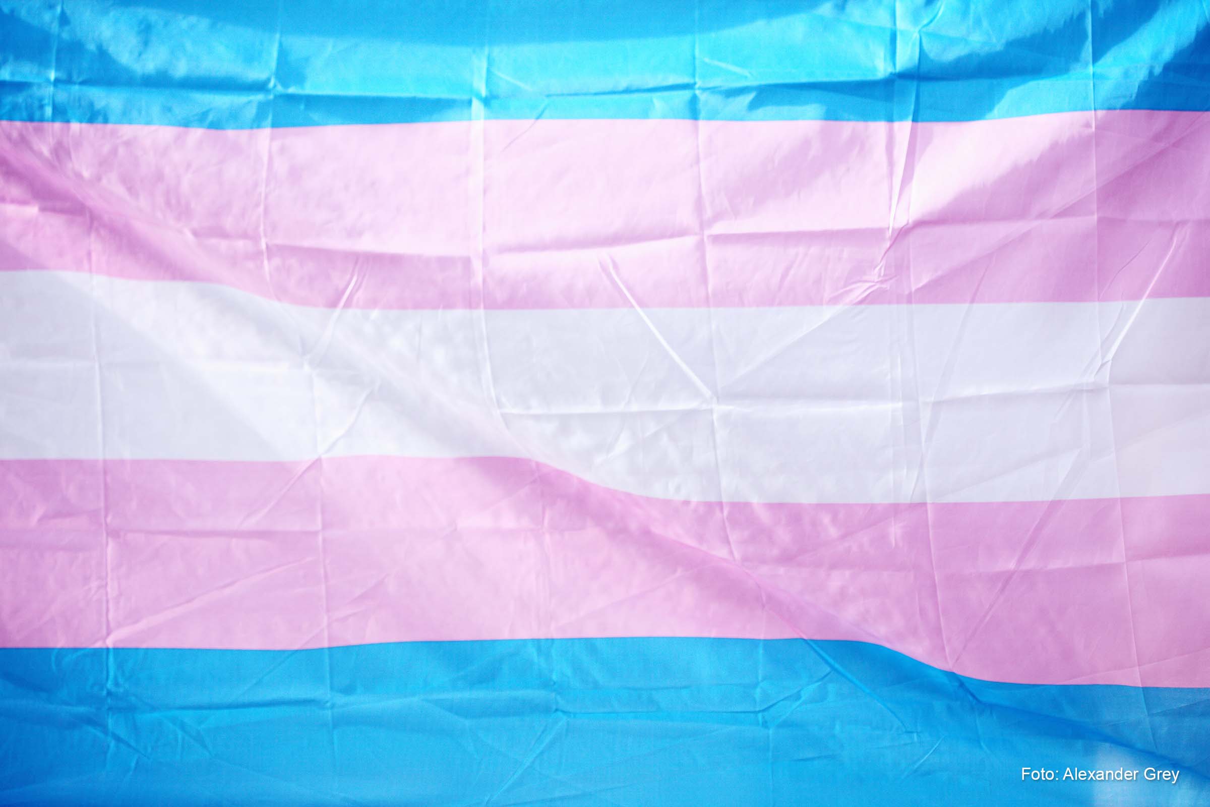 O ato sociocultural contra as discriminações sofridas por pessoas trans em Feira de Santana tem o objetivo de contribuir no combate aos preconceitos sofridos por essas pessoas.