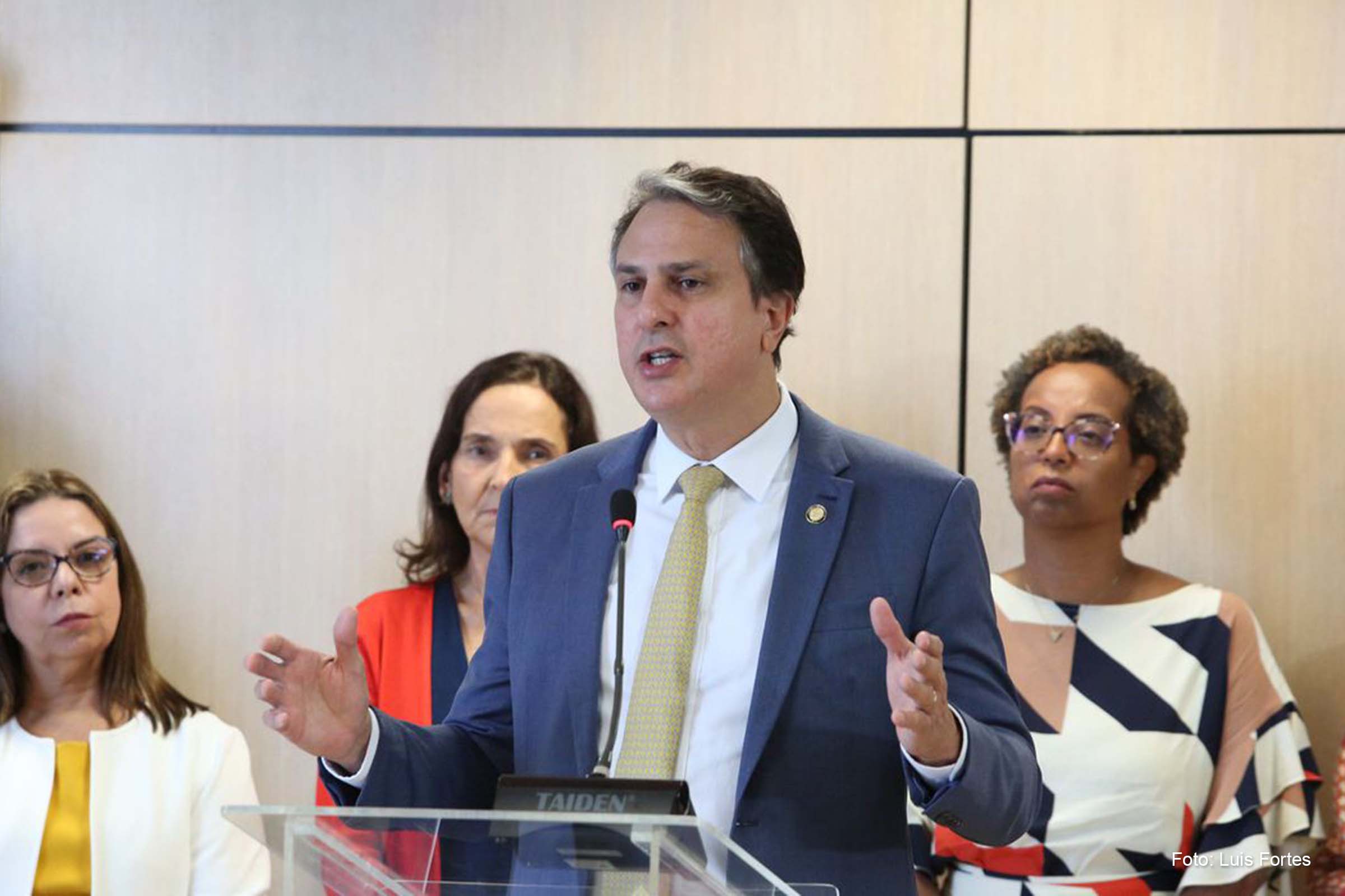 Ministro Camilo Santana anuncia equipe para secretarias e órgãos do MEC