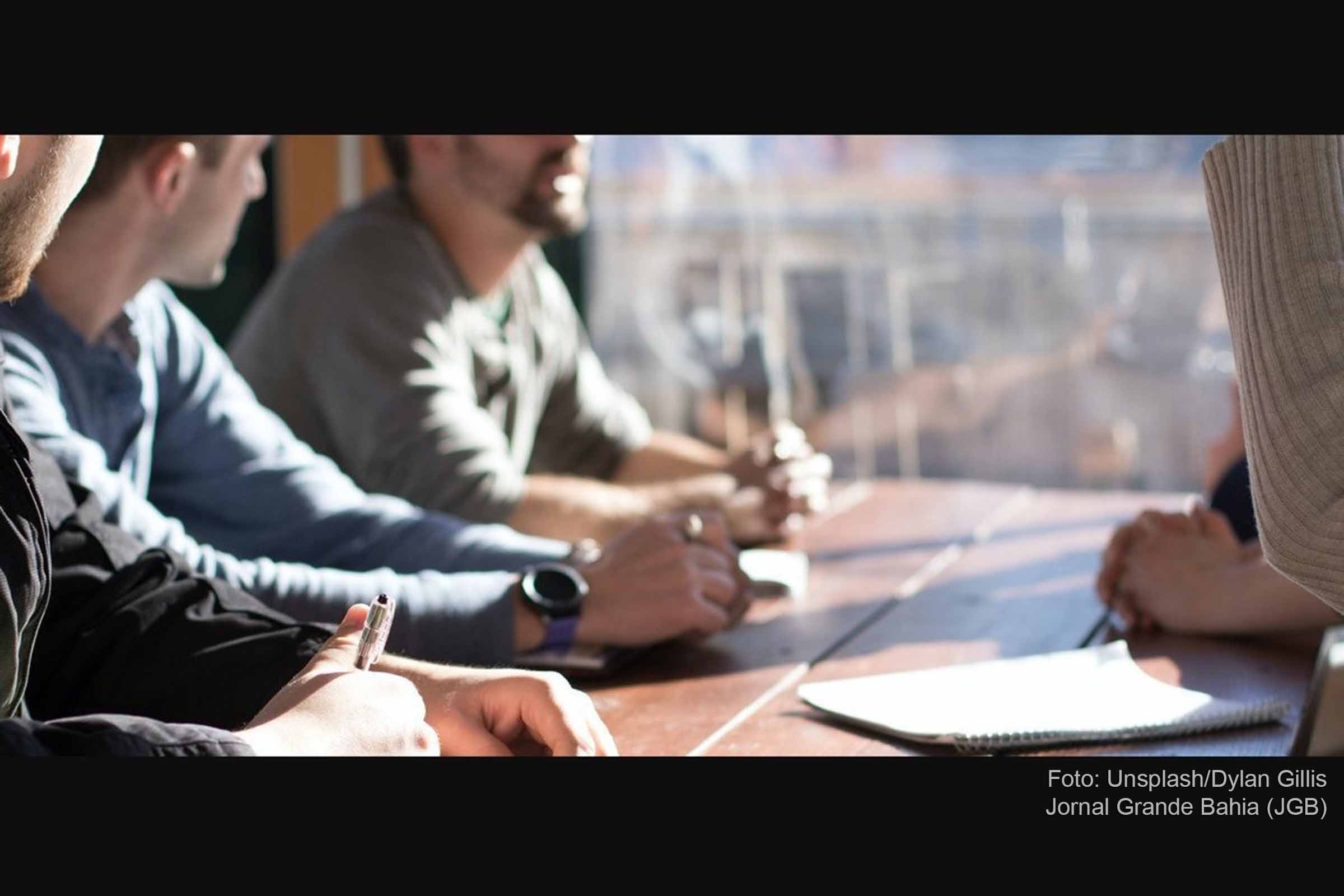 Relatório da Organização Internacional do Trabalho, OIT, revela que a atual desaceleração econômica global provavelmente forçará mais trabalhadores a aceitar empregos de baixa qualidade e mal remunerados.