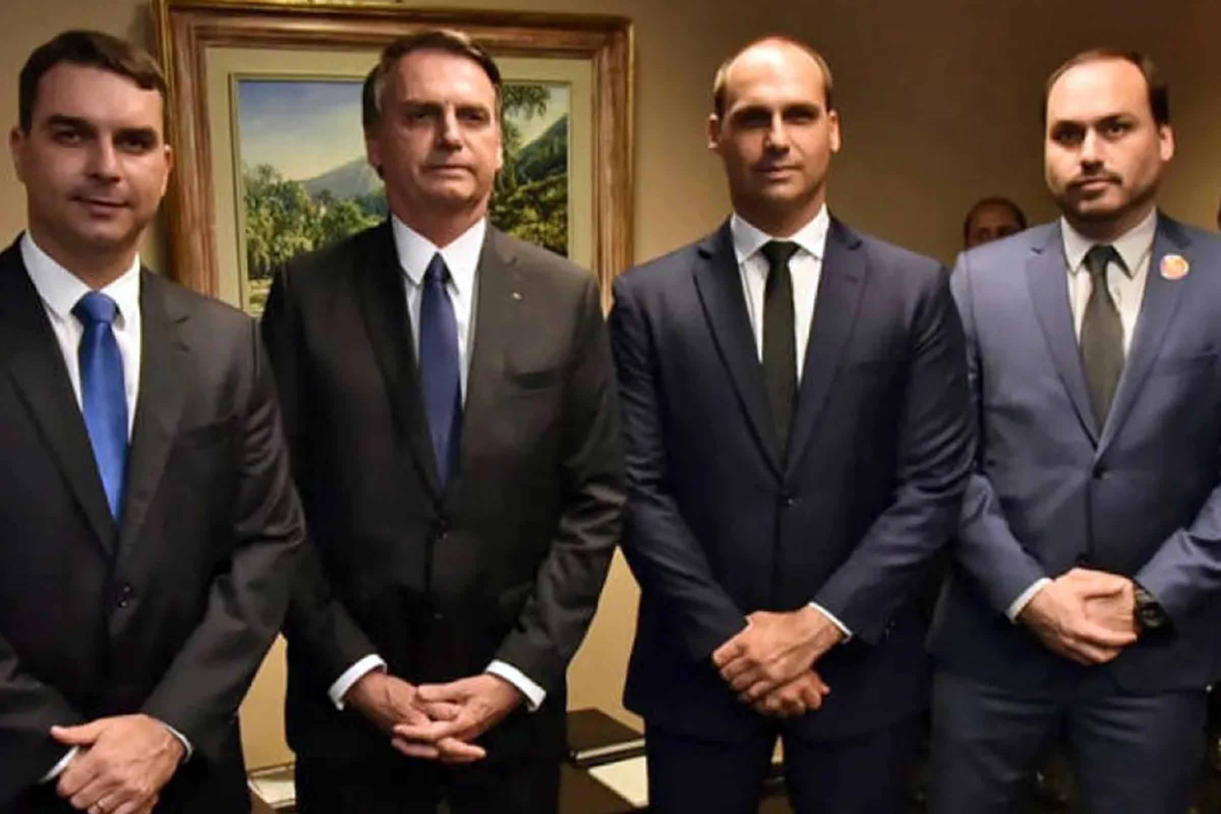 Família Bolsonaro: Flavio, Jair, Eduardo e Carlos.