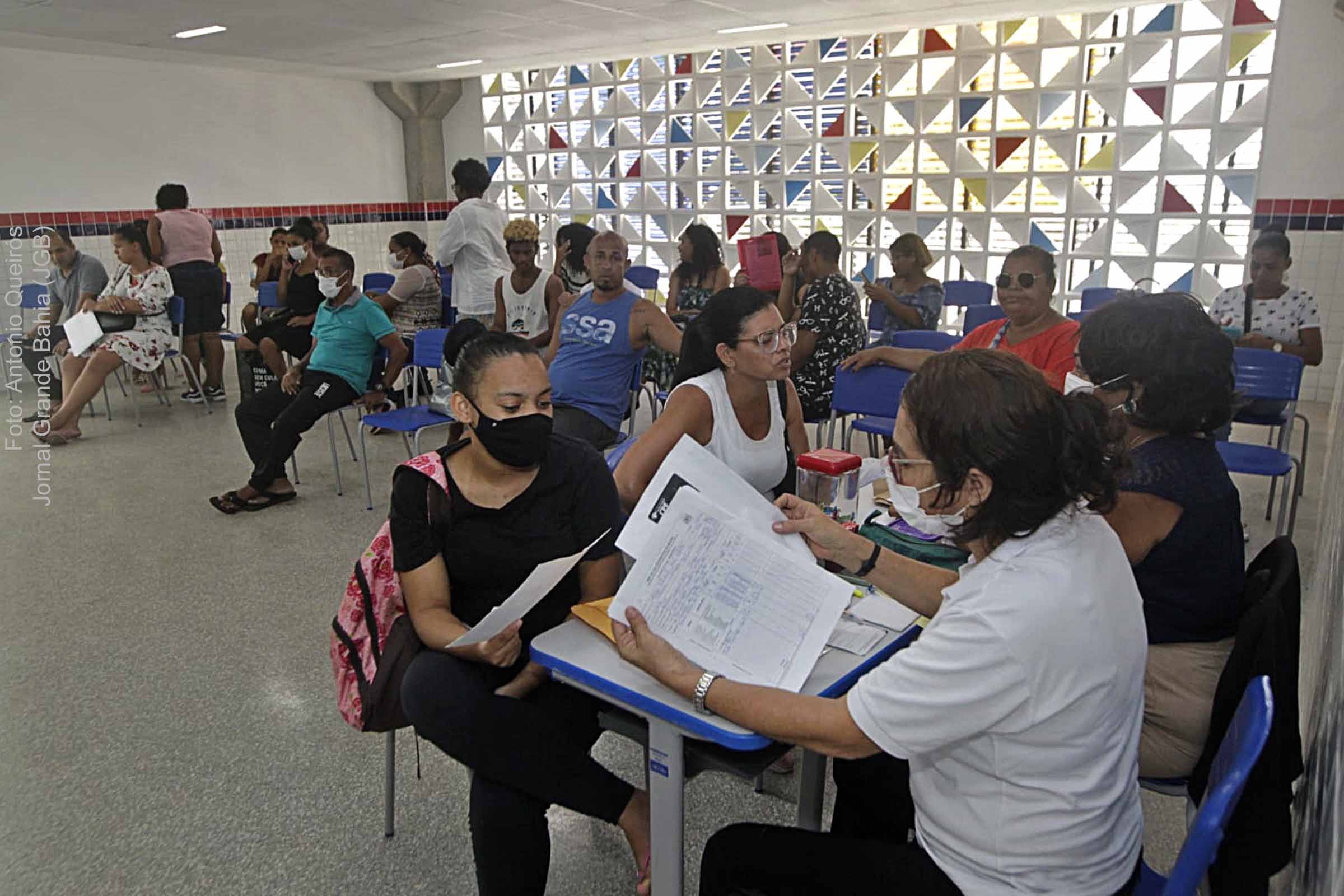 Início da matrícula 2023 na online na Rede Estadual de Ensino da Bahia. Aumento no salário-base dos professores gera impasse.