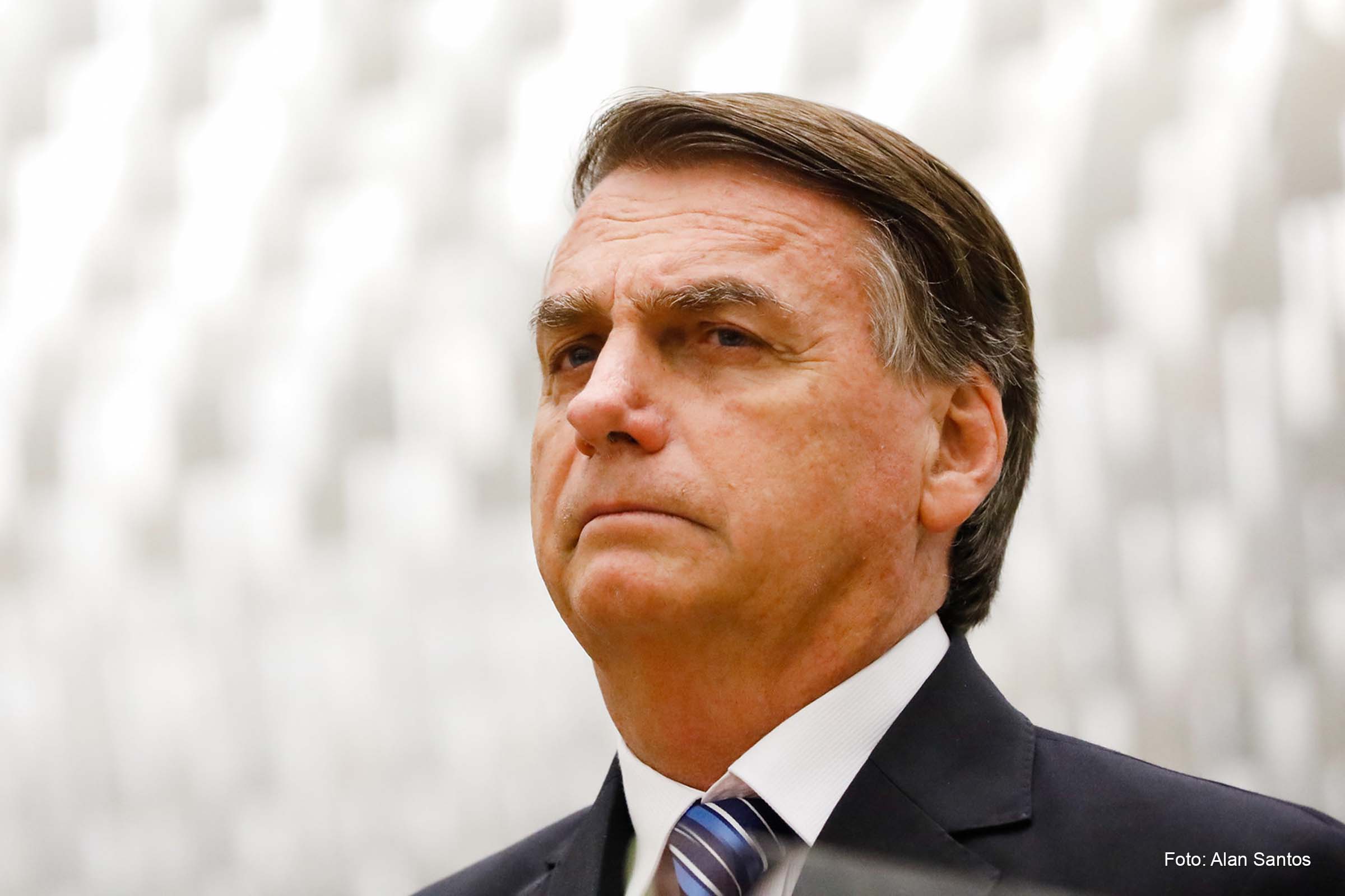 Deputados denunciam o ex-presidente Jair Bolsonaro por suspeita de crime de genocídio contra os povos Yanomami em Roraima.