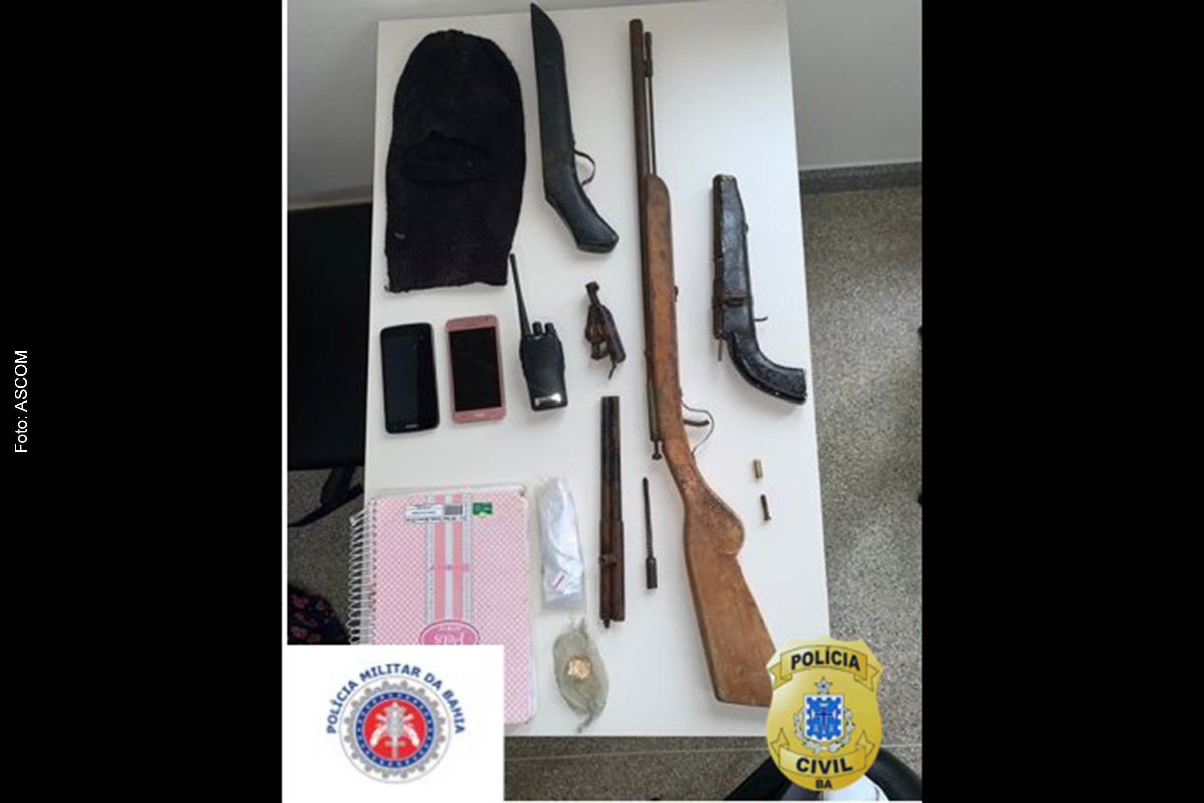 Os materiais ilícitos foram localizados na casa de um homem suspeito de homicídio.