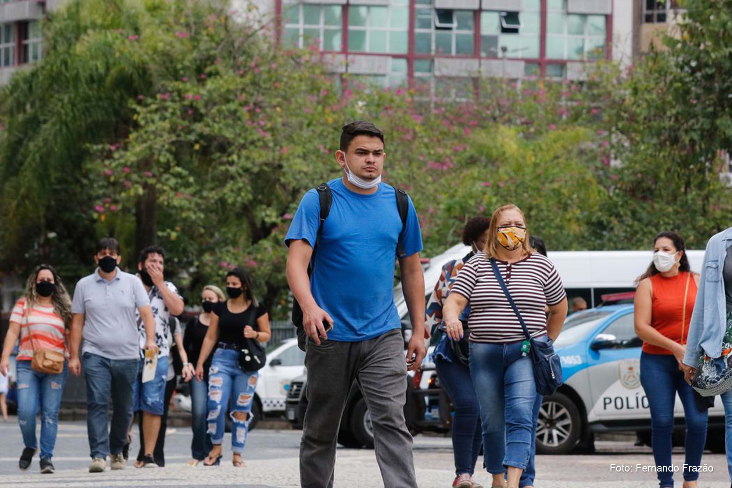 Desde o início da pandemia, o país acumula 36,5 milhões de casos confirmados da doença e 695,2 mil mortes.