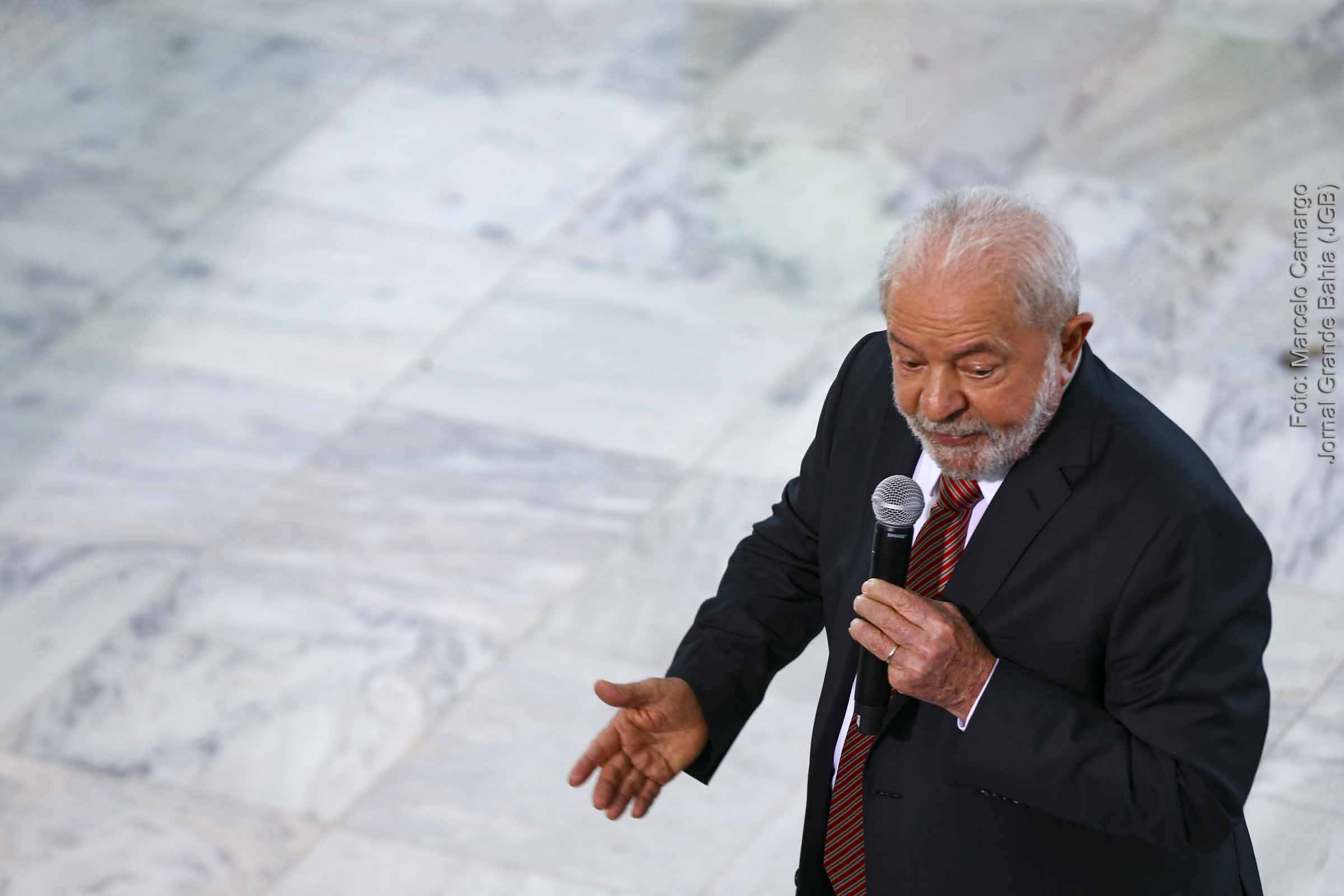 Lula: O pobre de hoje que ganha R$ 3 mil proporcionalmente paga mais que alguém que ganha R$ 100 mil.