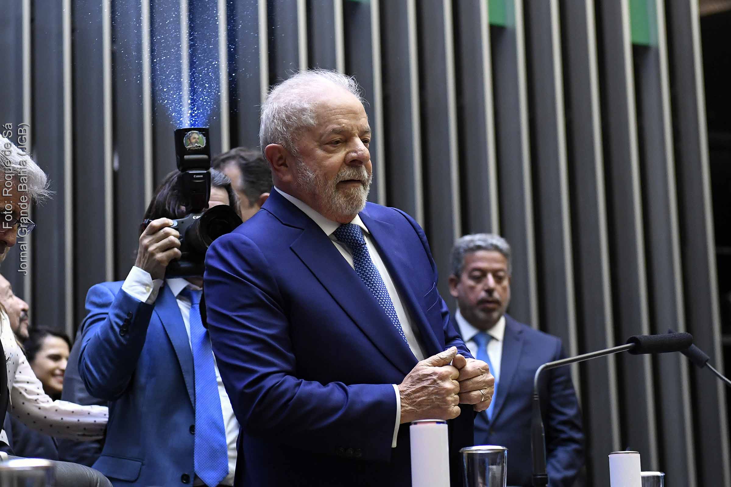 Presidente Lula inicia gestão da reconstrução nacional, anulando atos do extremista ex-presidente Jair Bolsonaro.