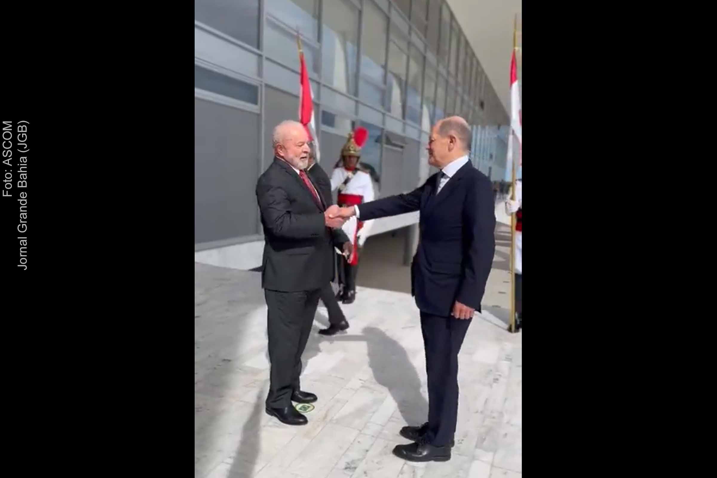 Presidente Lula diz que pacto comercial deverá ser finalizado até a metade do ano. Chanceler alemão se diz emocionado por estar em Brasília após atos golpistas e exalta força da democracia brasileira.