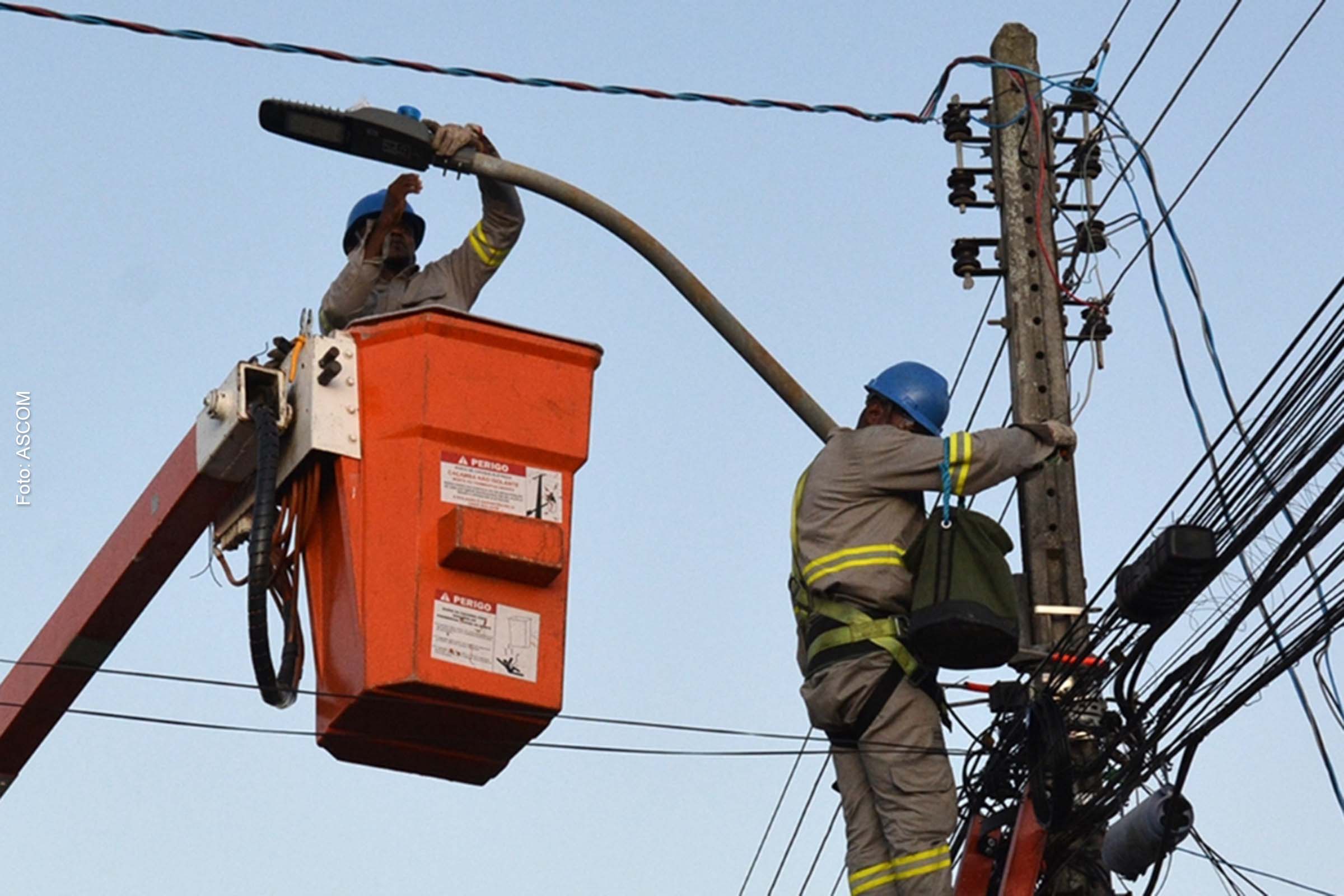 O programa ‘Luz da Gente’ consiste na substituição das antigas lâmpadas de vapor de sódio por modernas luminárias LED.
